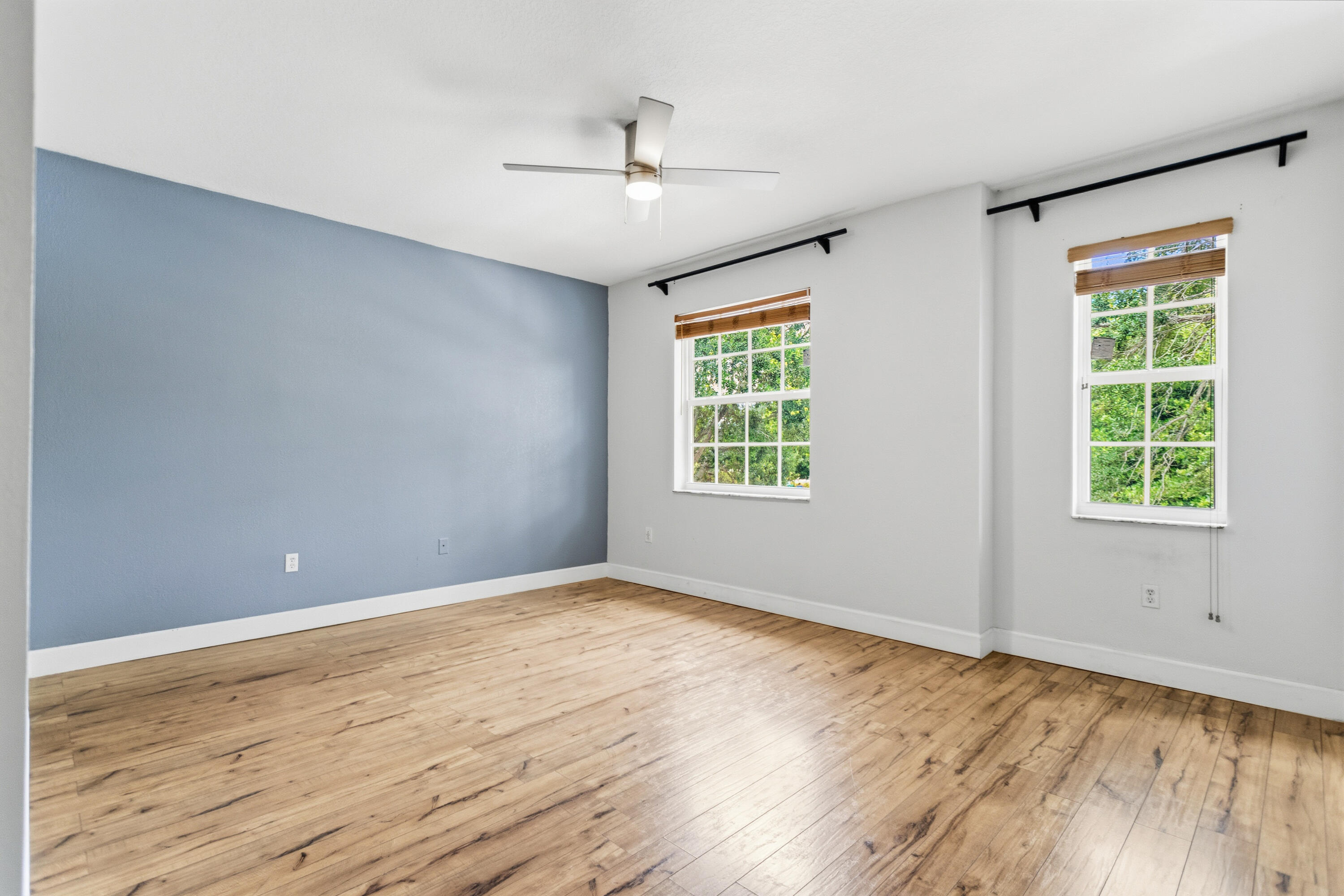 Escada 174-84 B - Residential Lease