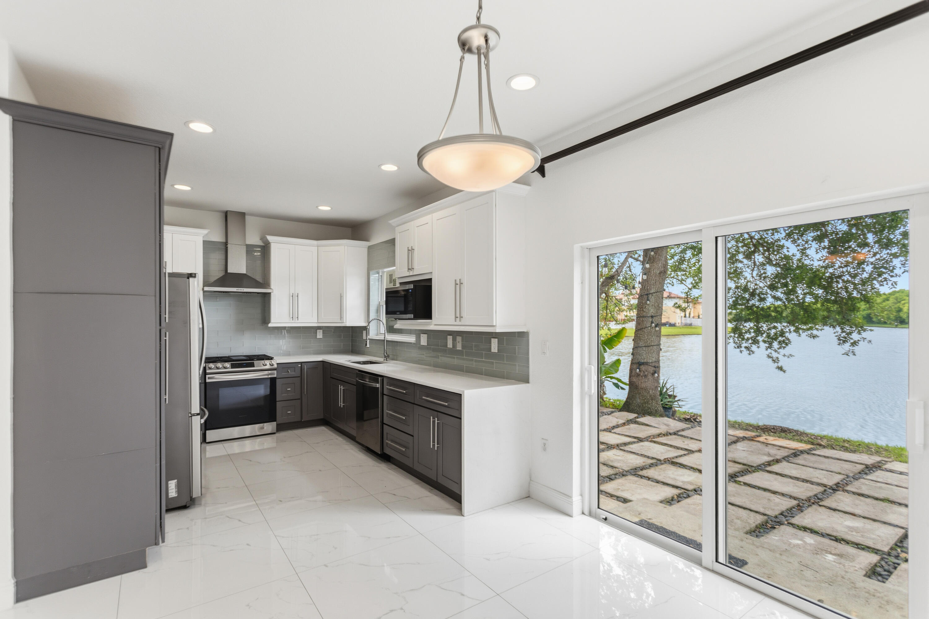 Escada 174-84 B - Residential Lease