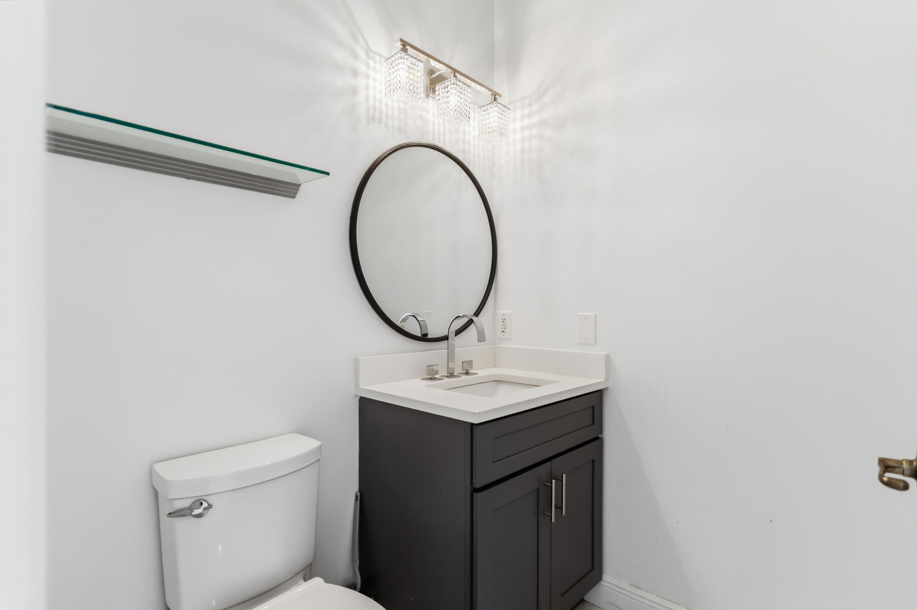 Escada 174-84 B - Residential Lease