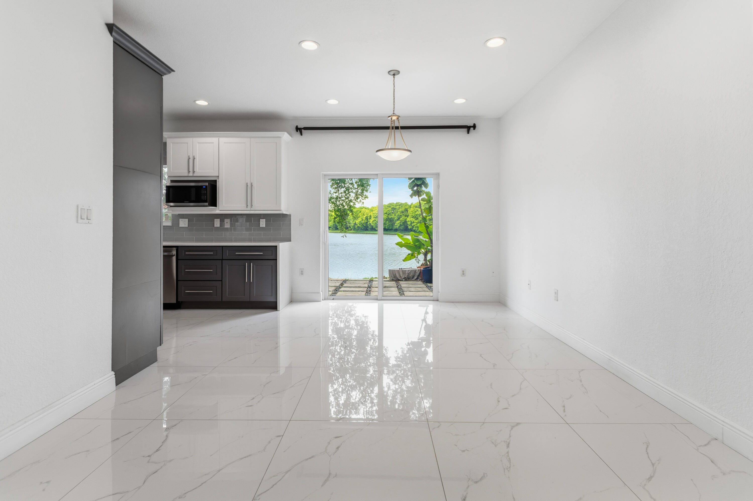 Escada 174-84 B - Residential Lease
