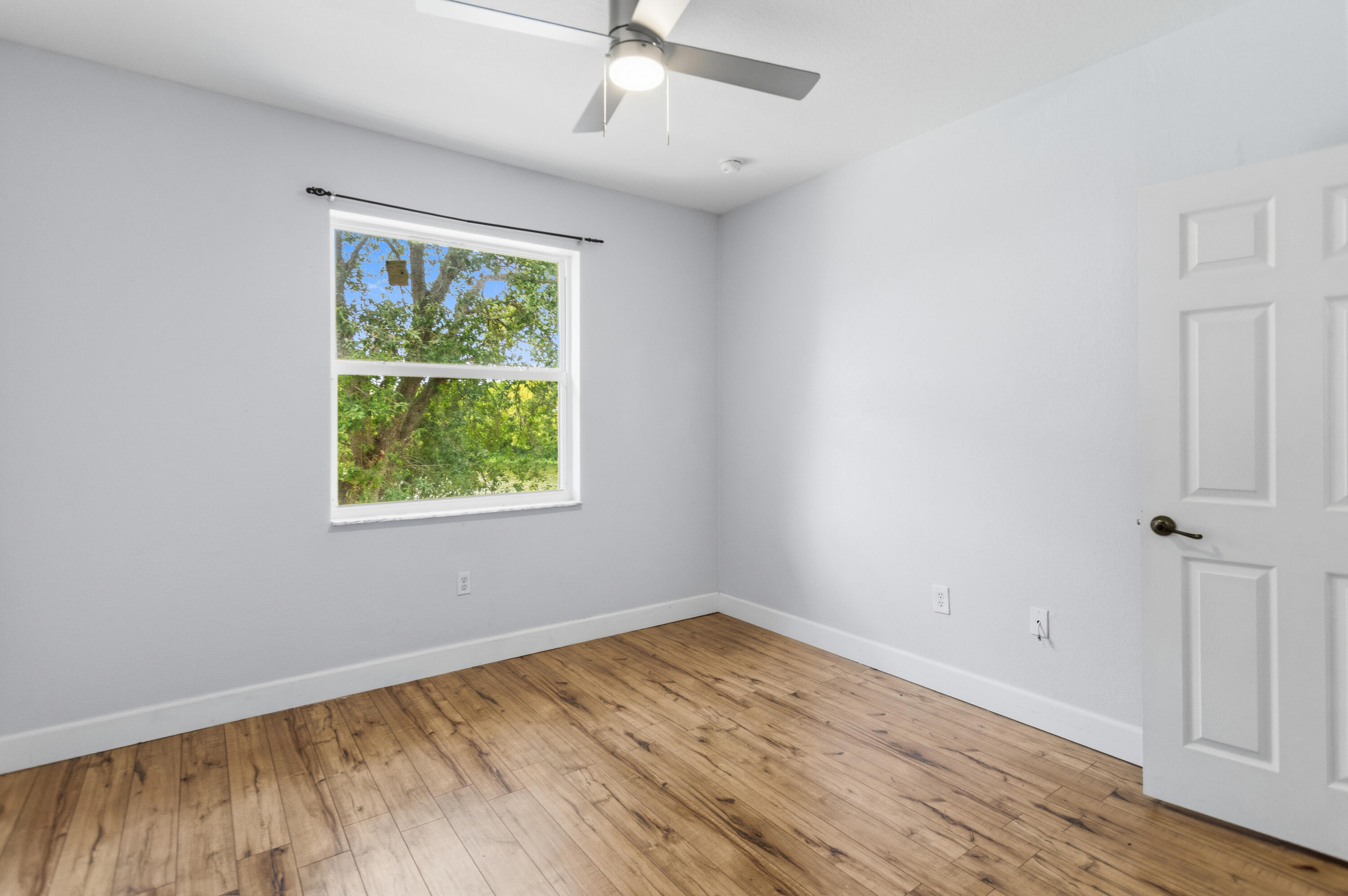 Escada 174-84 B - Residential Lease