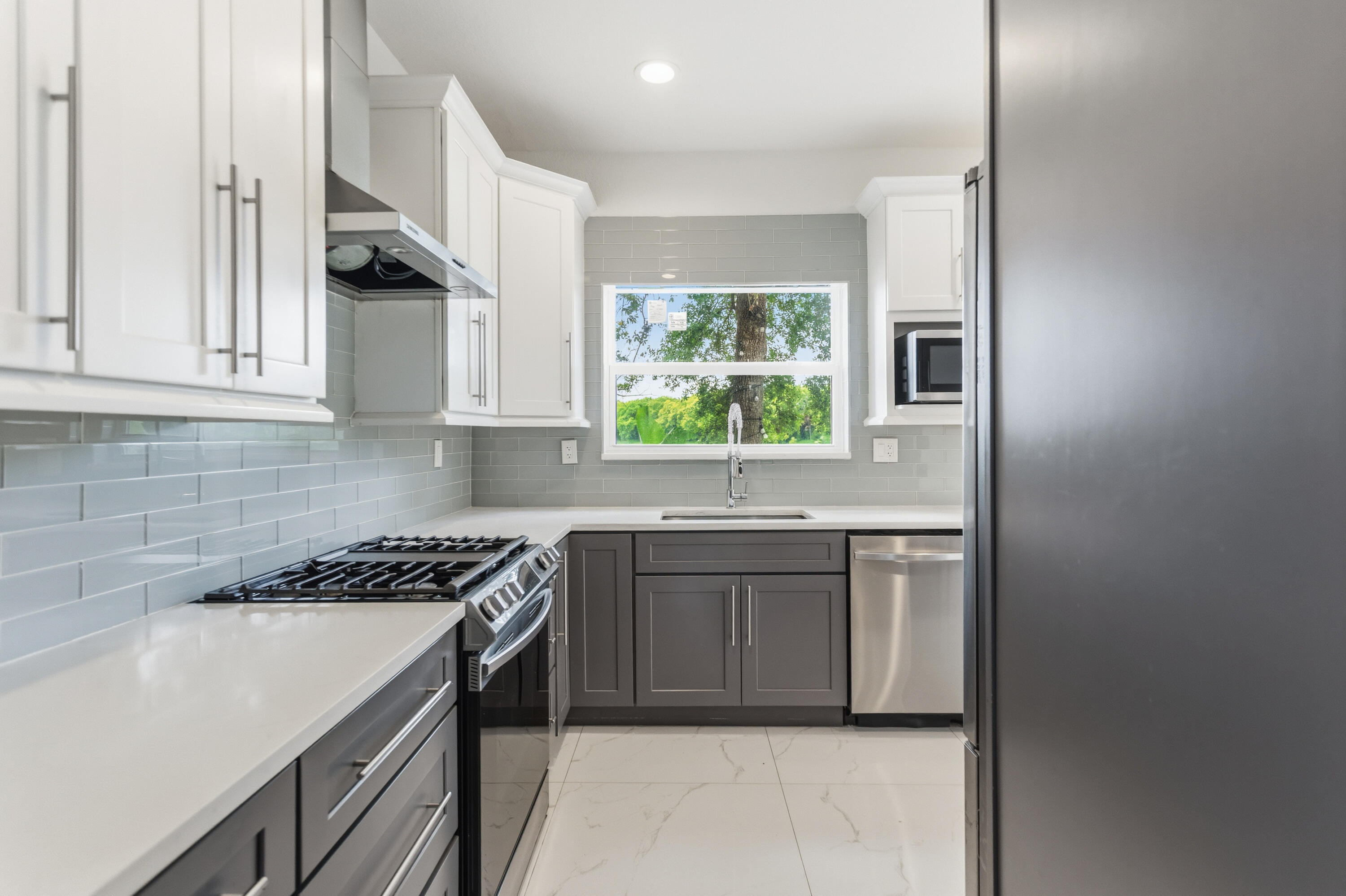 Escada 174-84 B - Residential Lease