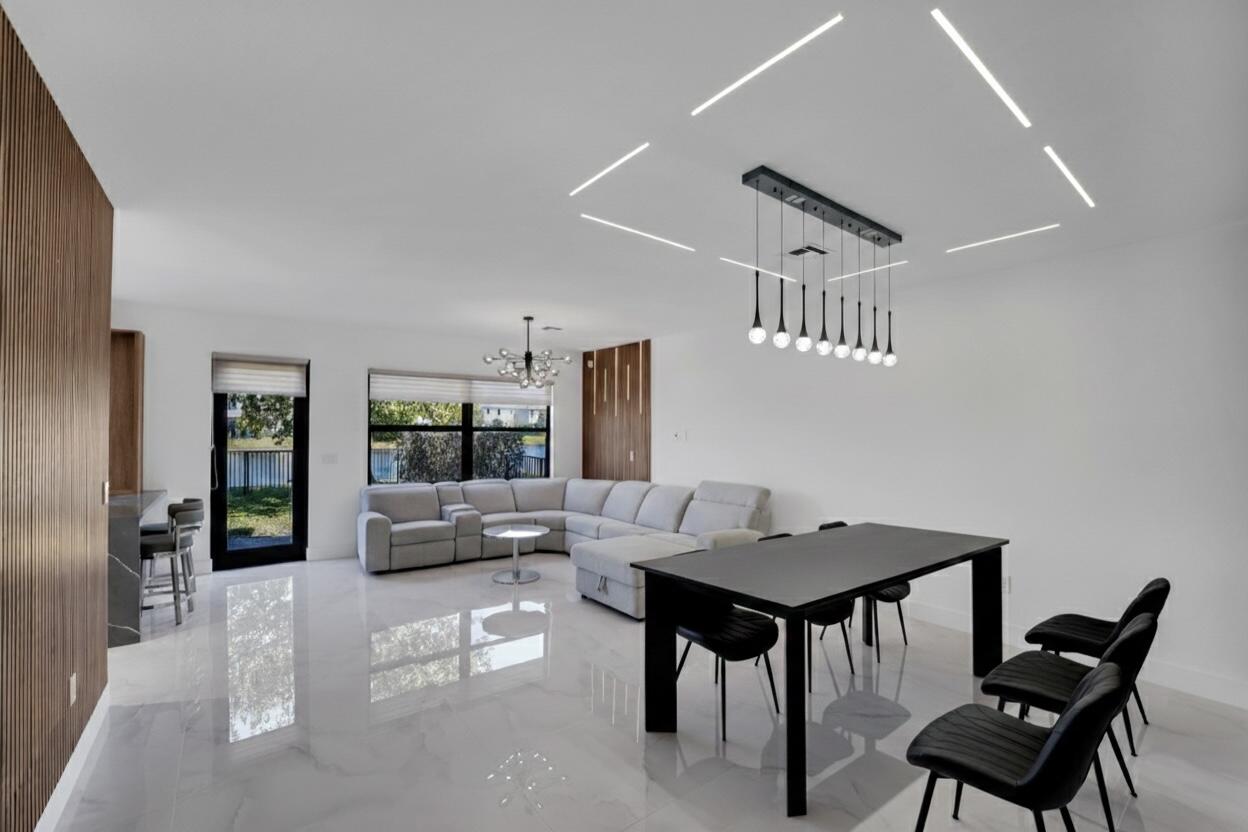CHAMPION LAKES - Residential
