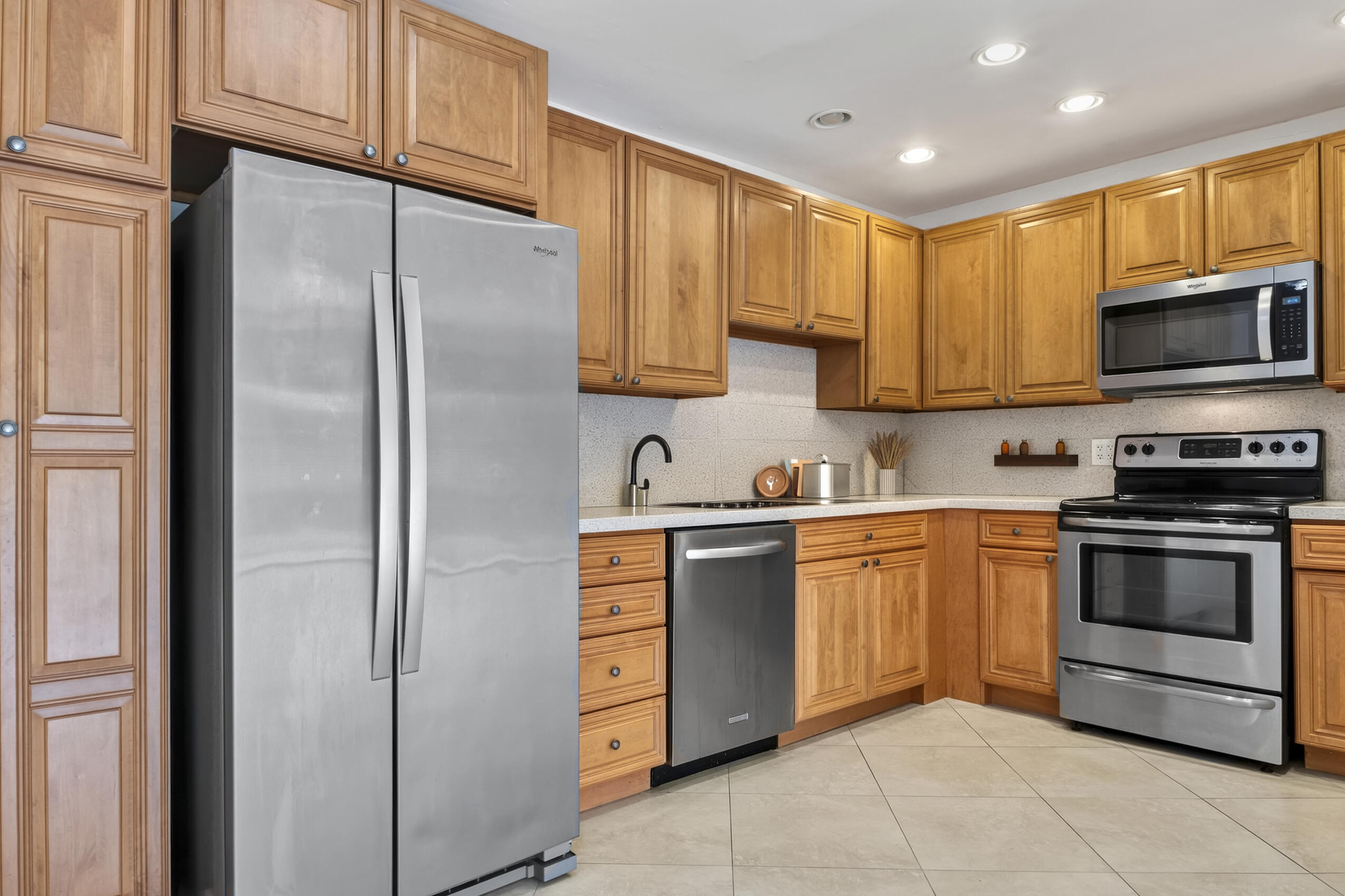 ENTRADA CONDOMINIUM I - Residential