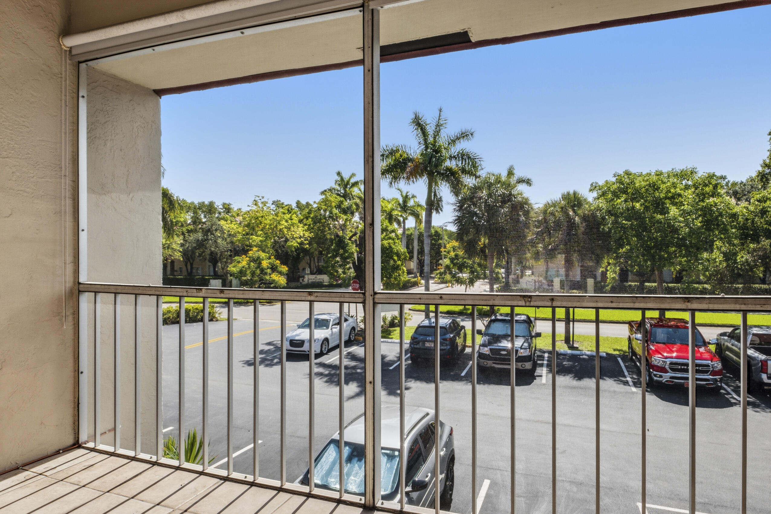 ENTRADA CONDOMINIUM I - Residential