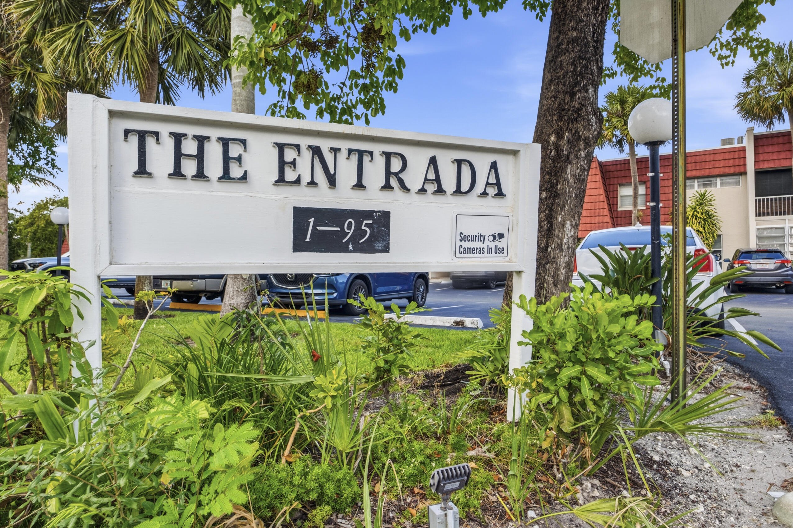ENTRADA CONDOMINIUM I - Residential