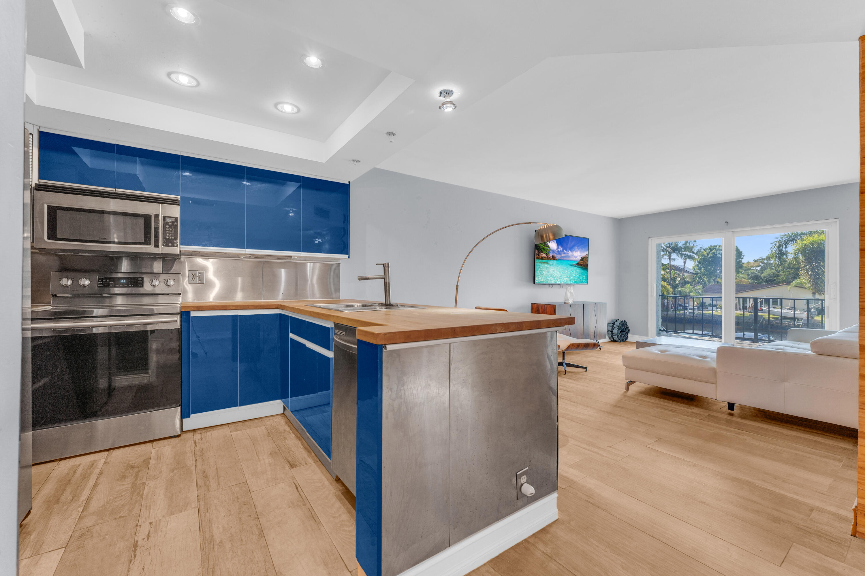 RIVER MANOR CONDO - Residential
