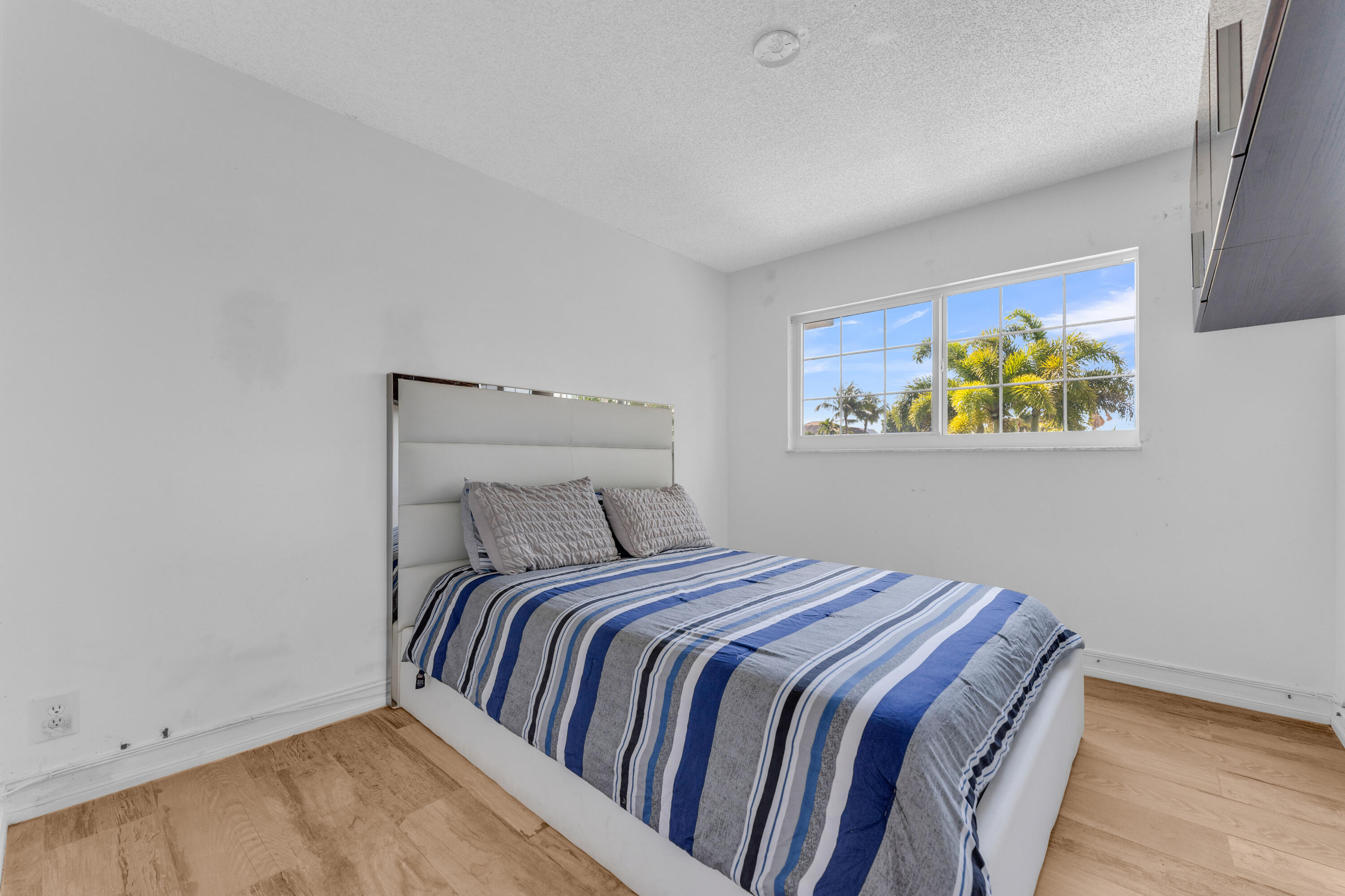 RIVER MANOR CONDO - Residential