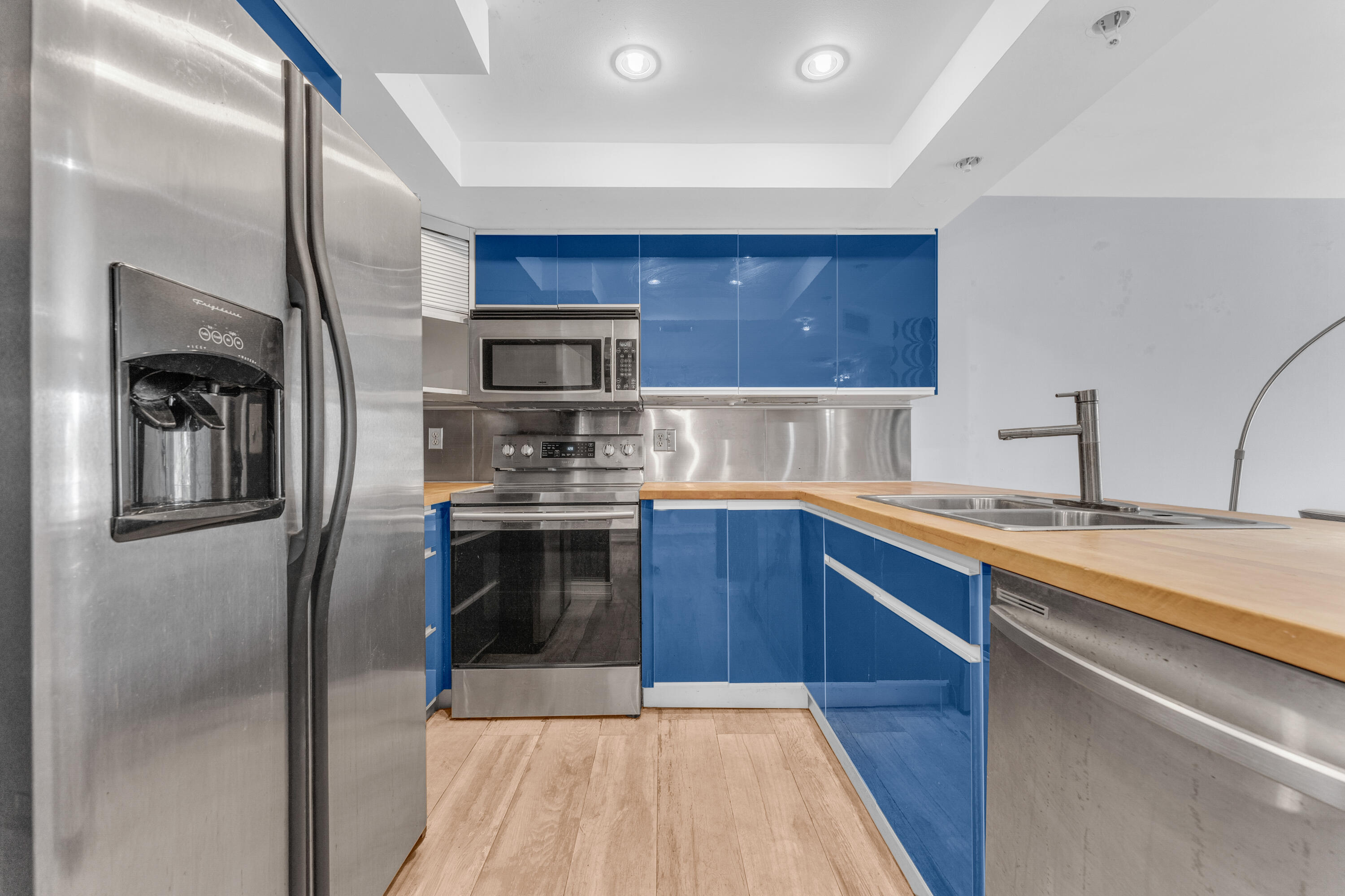 RIVER MANOR CONDO - Residential