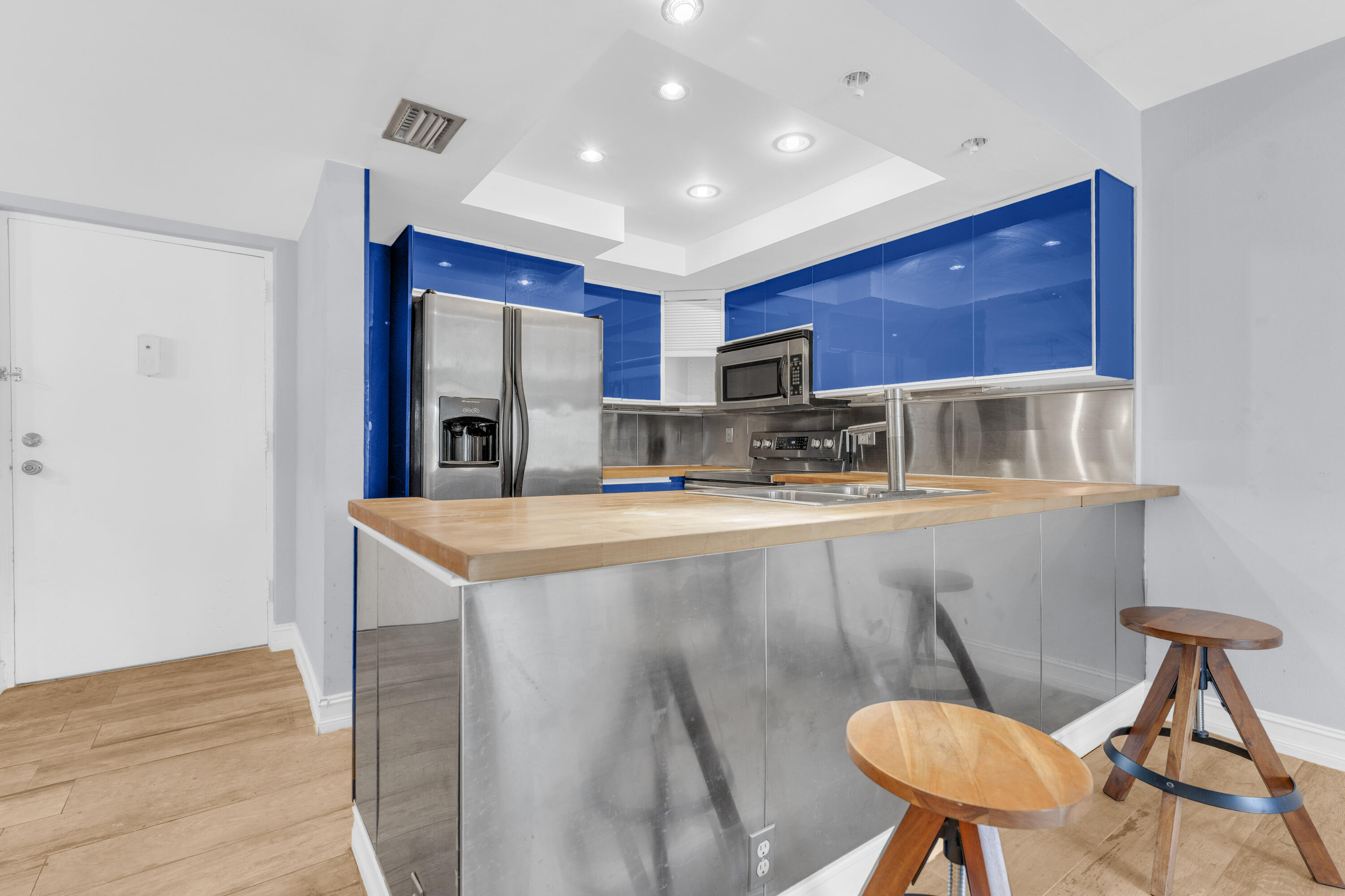 RIVER MANOR CONDO - Residential