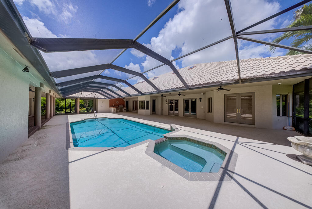 PINEWOOD OF WELLINGTON - Residential