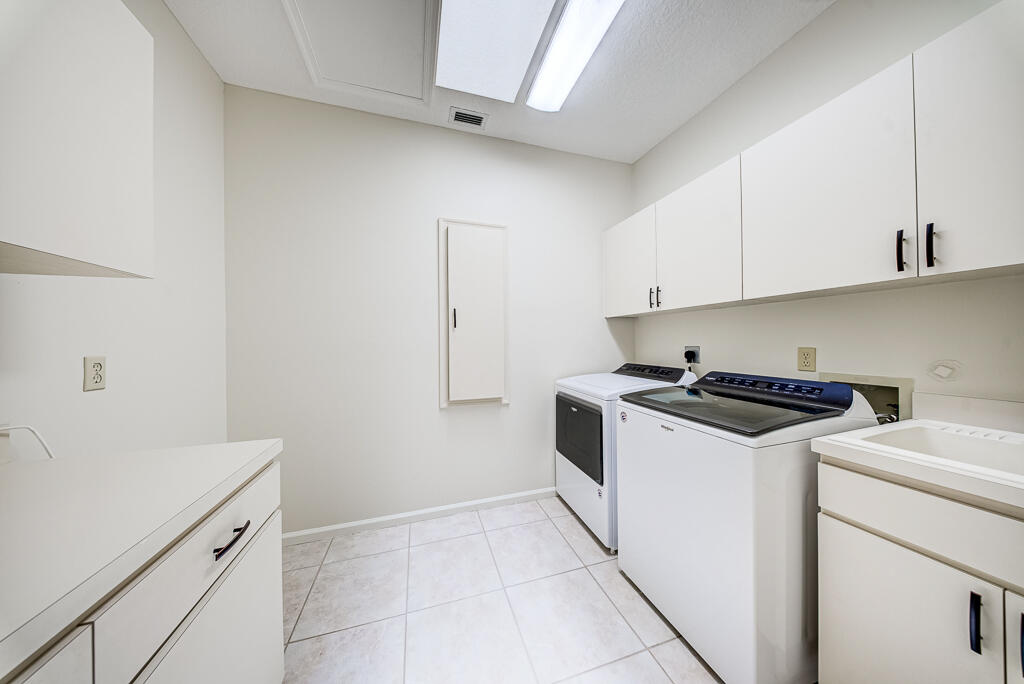 PINEWOOD OF WELLINGTON - Residential