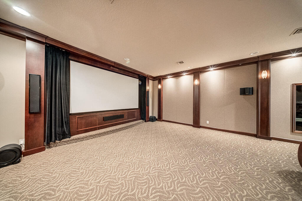 PINEWOOD OF WELLINGTON - Residential