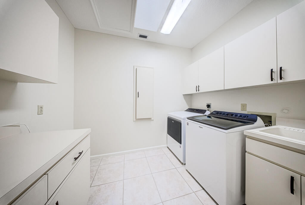 PINEWOOD OF WELLINGTON - Residential