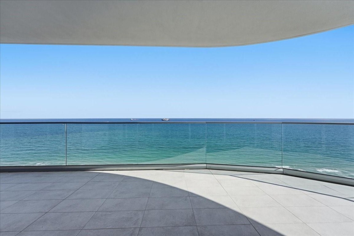 SELENE OCEANFRONT - Residential