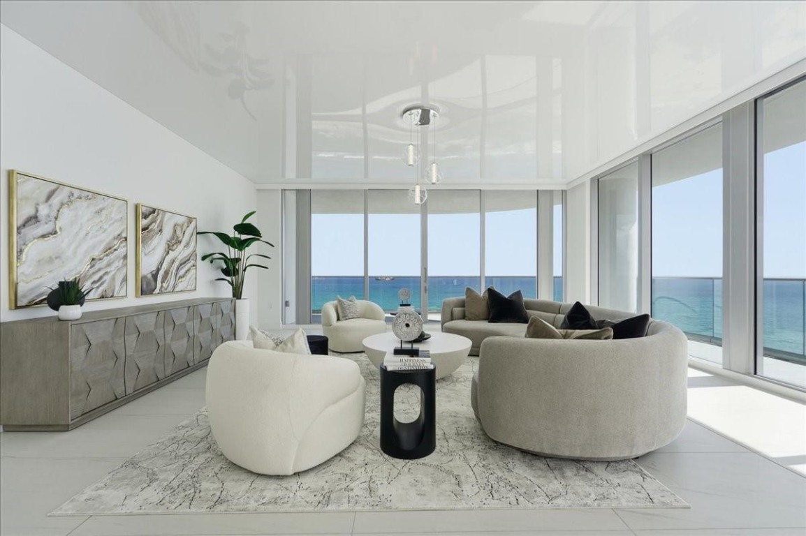 SELENE OCEANFRONT - Residential