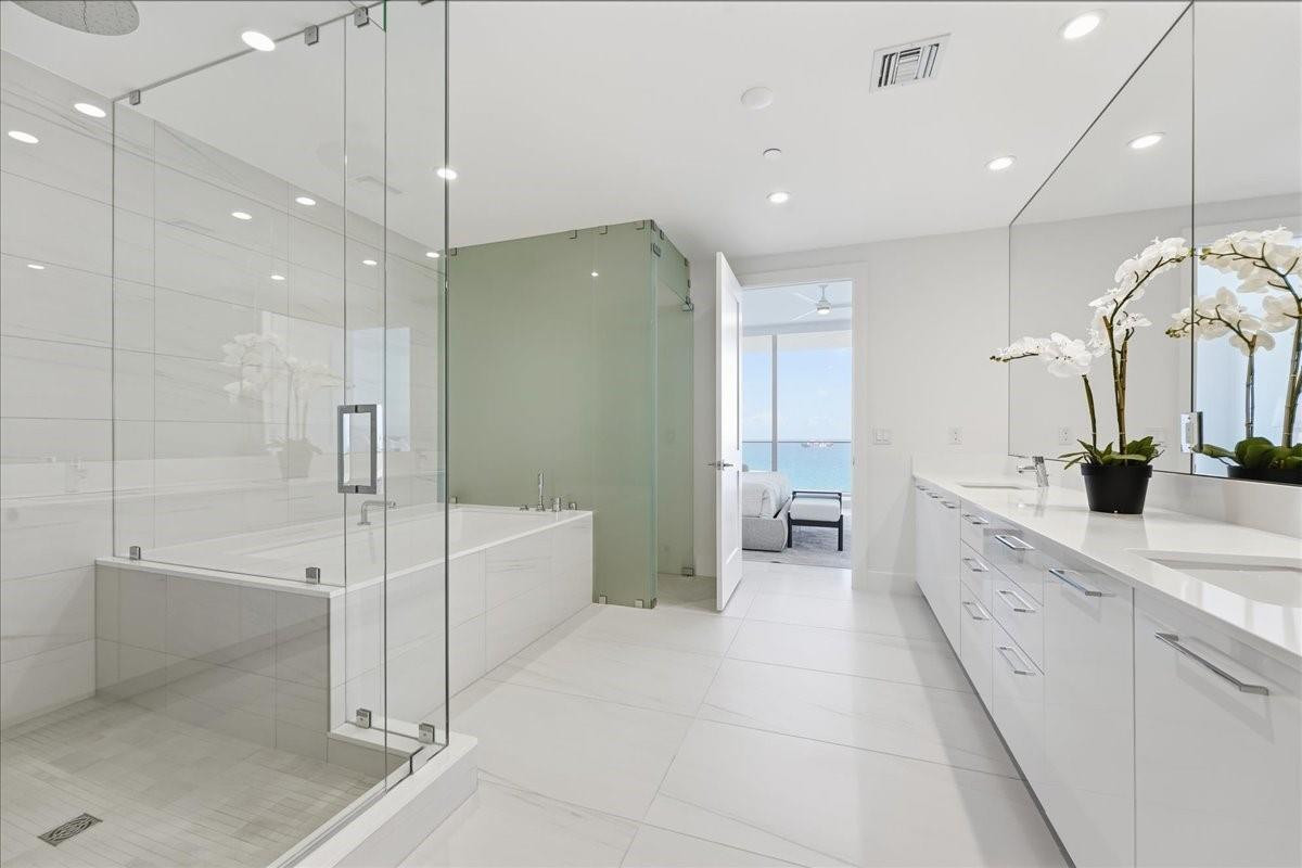 SELENE OCEANFRONT RESIDENCES - Residential
