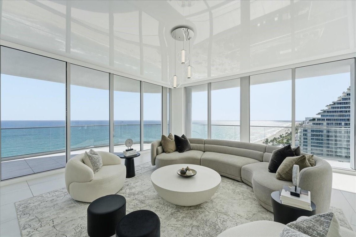 SELENE OCEANFRONT - Residential