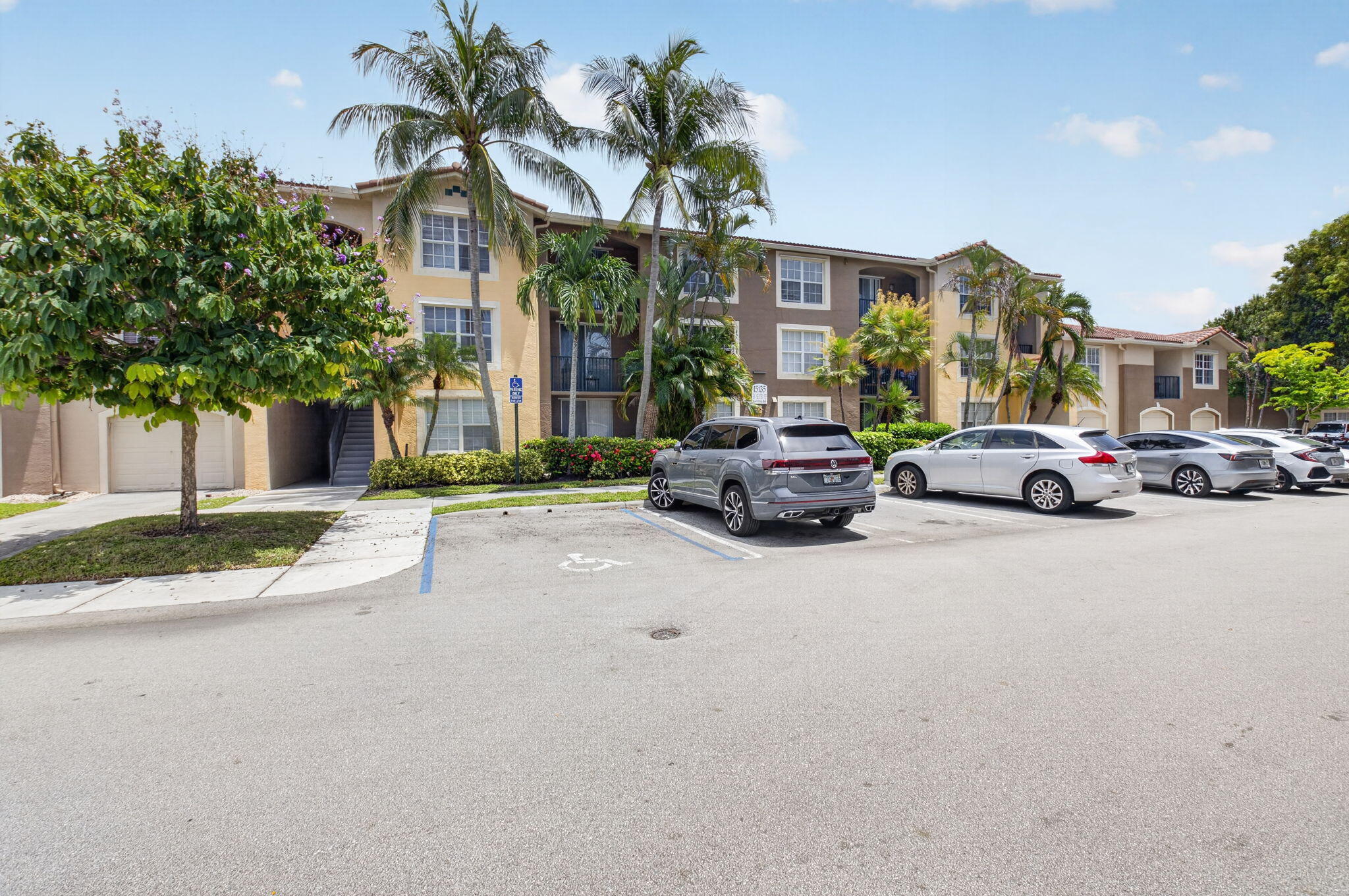 FULLY FUNDED RESERVES & LOW HOA. Welcome to Murano! This 2-bedroom, 2-bathroom condo offers an open floorplan and spacious living area. Situated in a pristine gated all-age community with resort style amenities including a large pool, clubhouse, fitness center, tennis court, playground, walking path around the lake and more. Located 2.5 miles to the Delray Market place with restaurants & shopping, 15 minutes from famed Atlantic Avenue and 6.5 miles from the Delray public beach. Centrally located to all things Palm Beach County has to offer. Storage unit to be included.