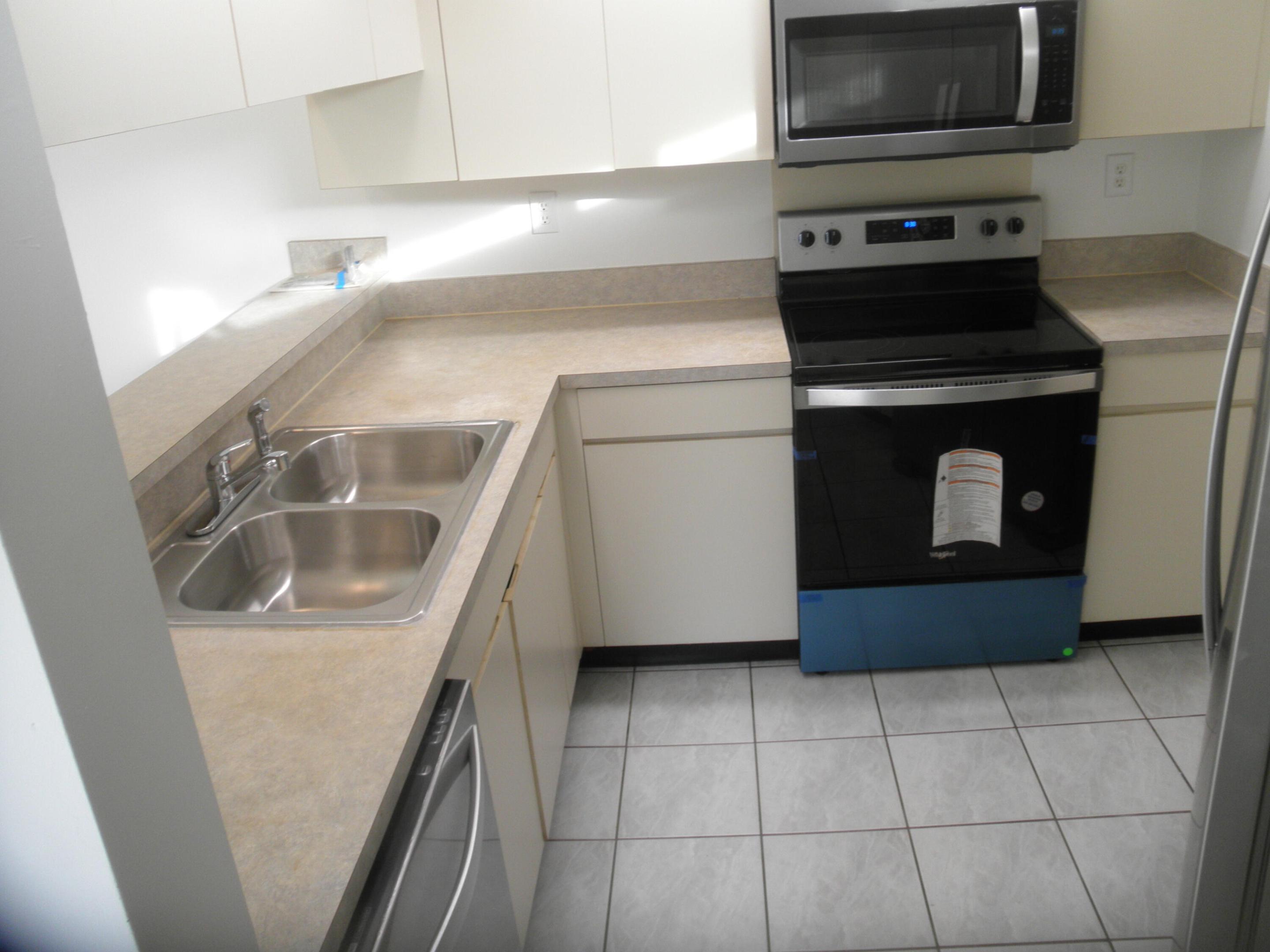 SOMERSET - Residential Lease