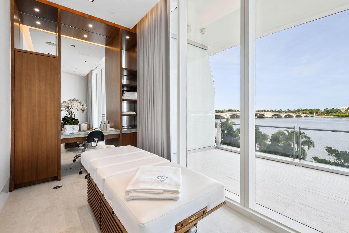 BRISTOL CONDO - Residential