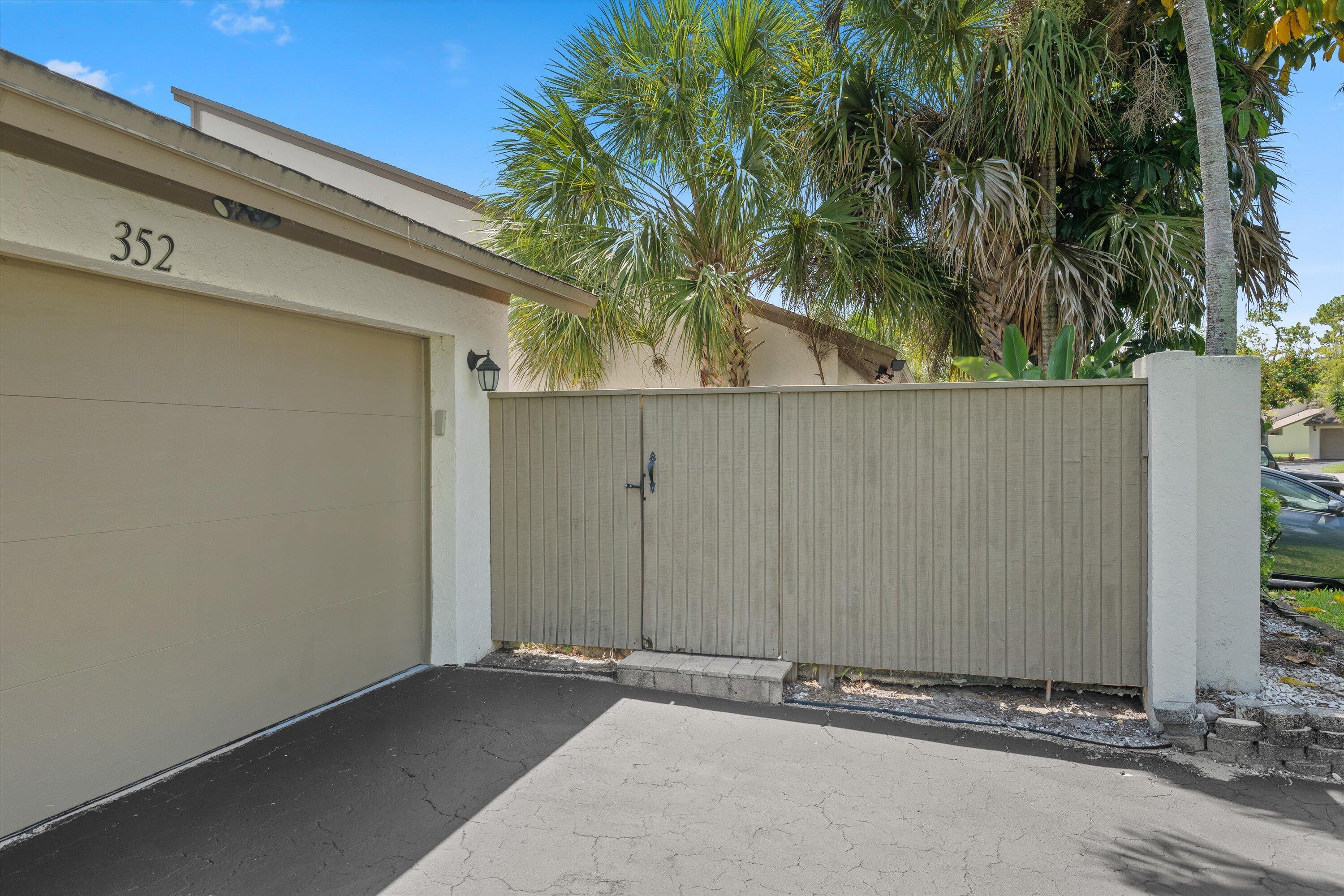 HIDDEN PINES OF WELLINGTON - Residential