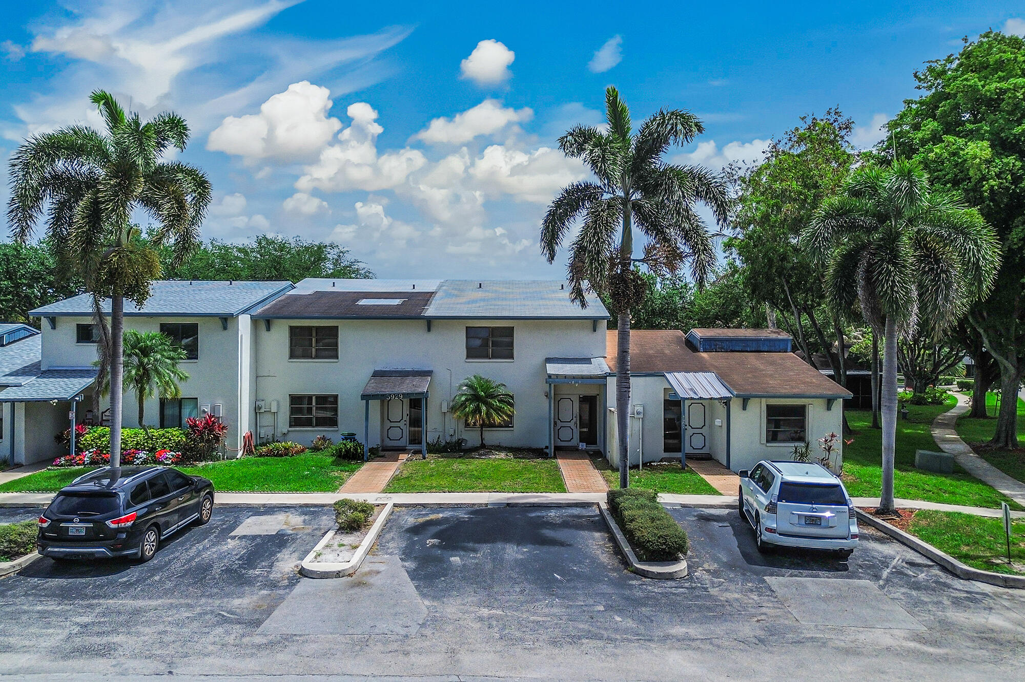 WOODSCAPE TOWNHOMES - Residential