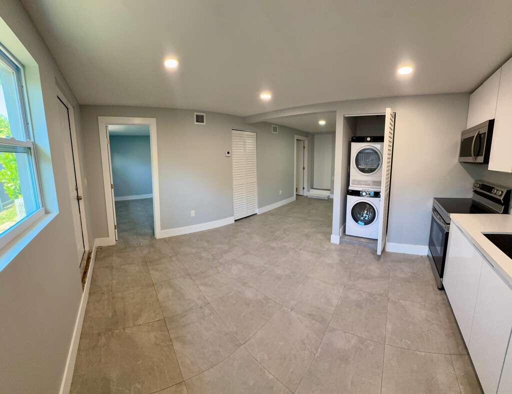 COLLIER MANOR 2ND ADD - Residential
