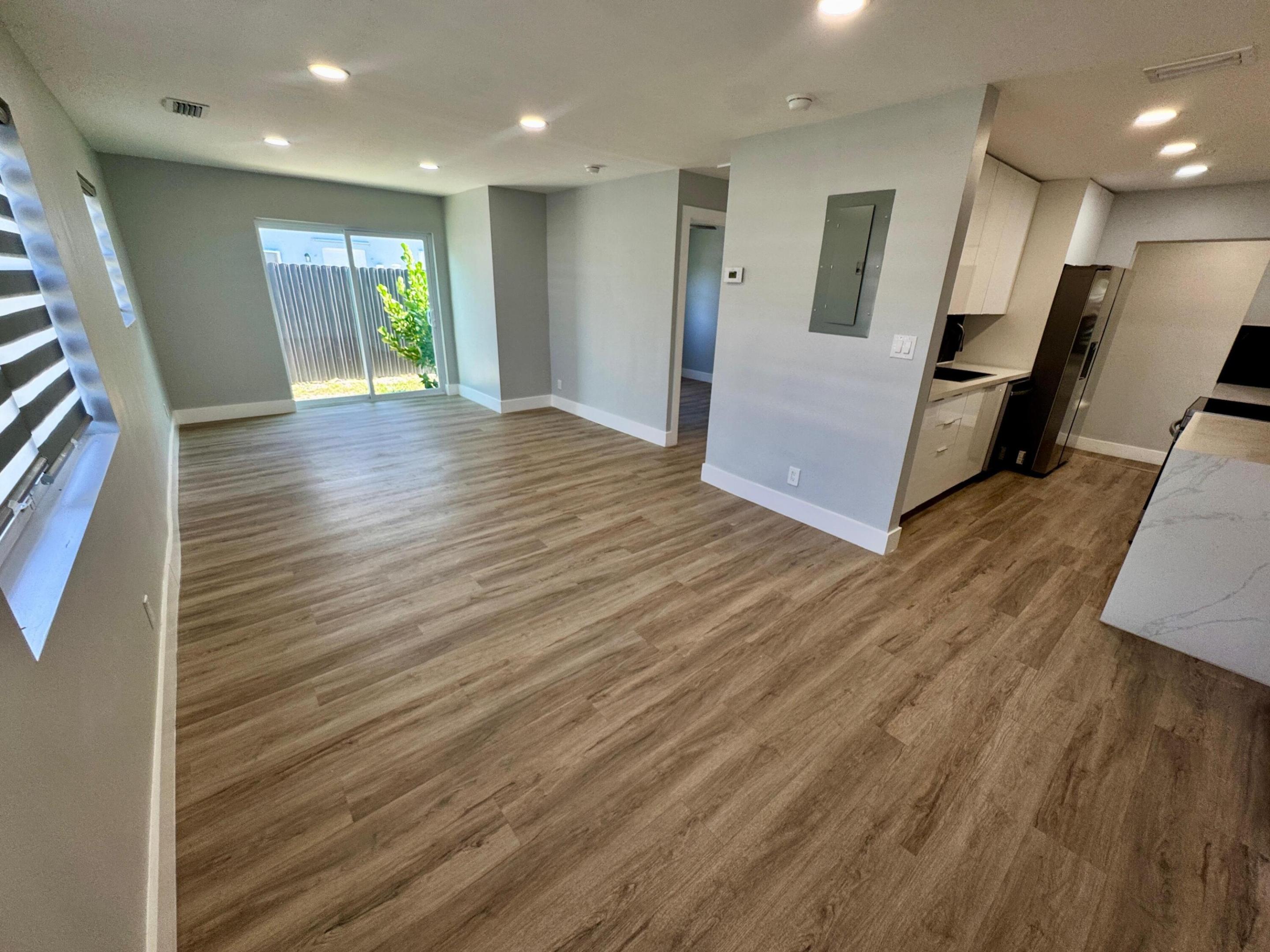 COLLIER MANOR 2ND ADD - Residential