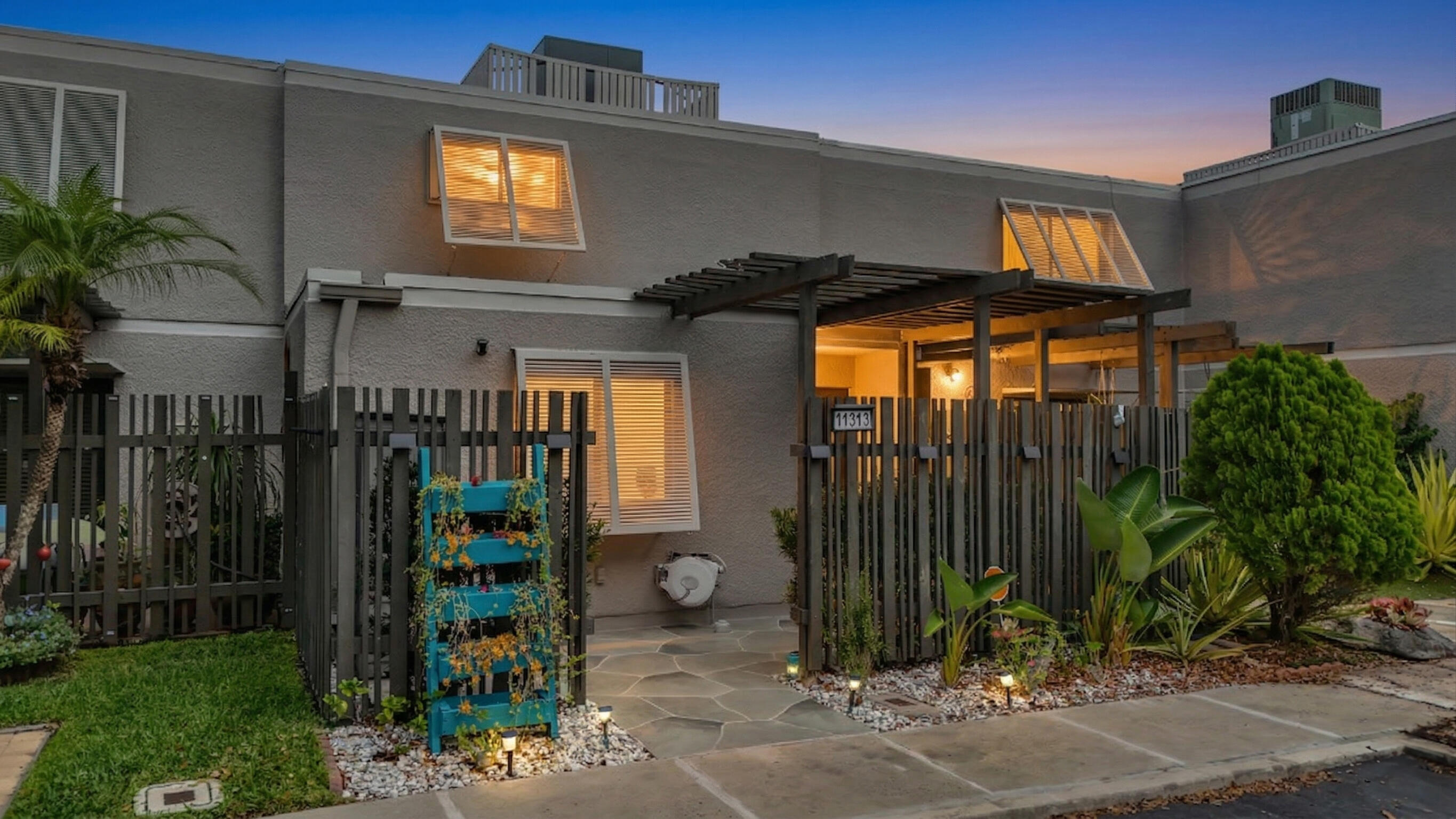 VILLAS LAKES - Residential Lease