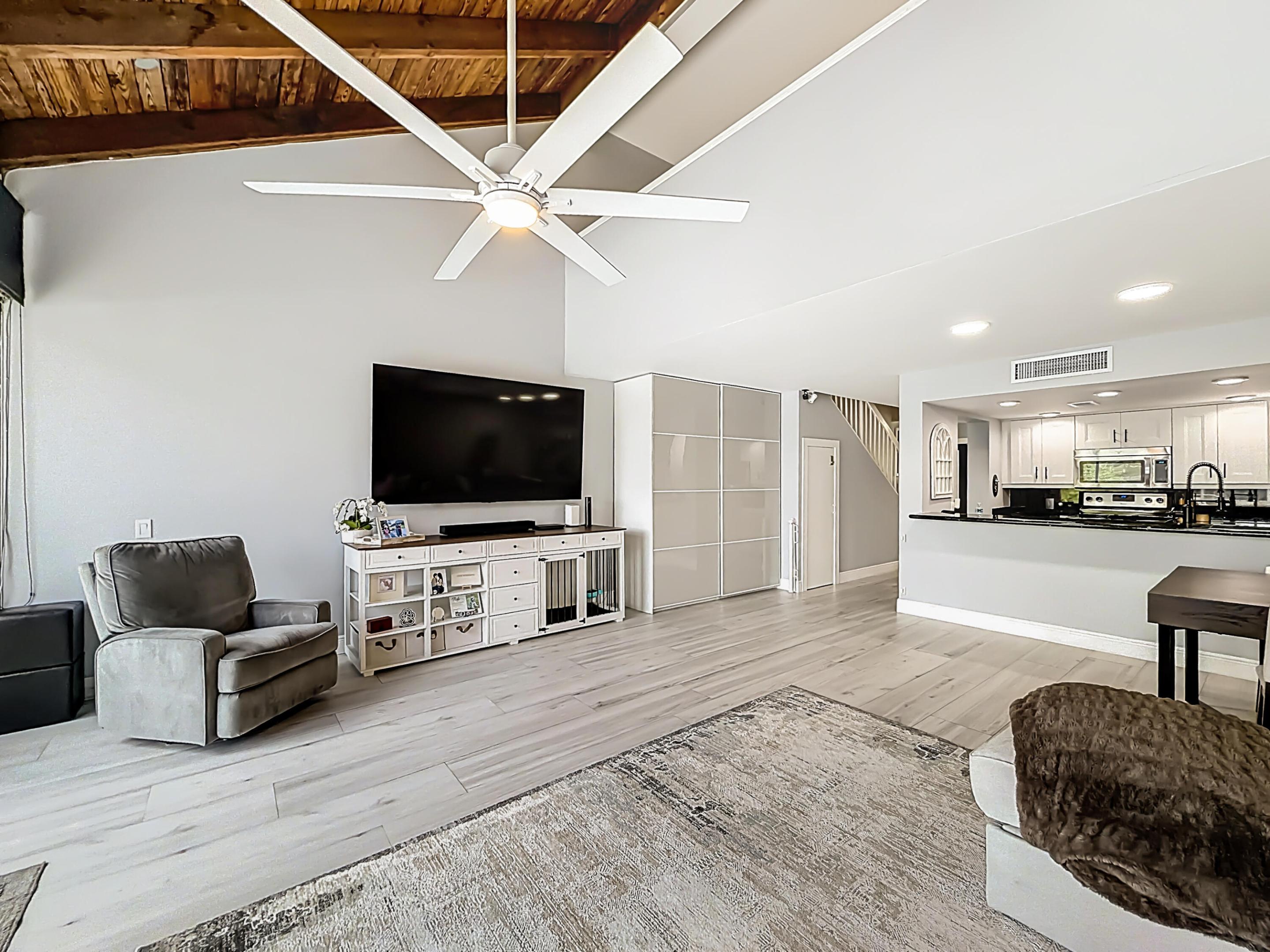 VILLAS LAKES - Residential Lease