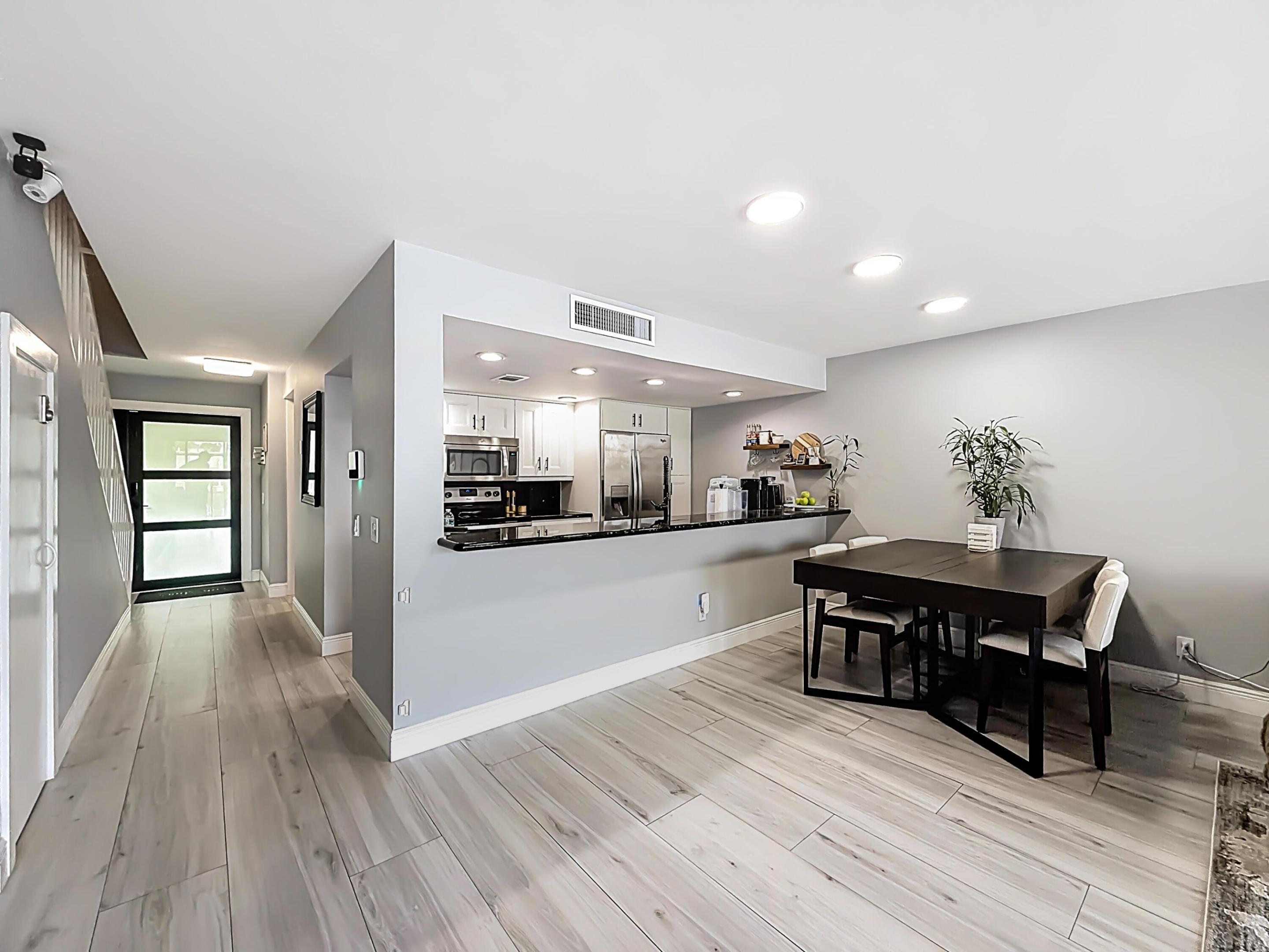 VILLAS LAKES - Residential Lease