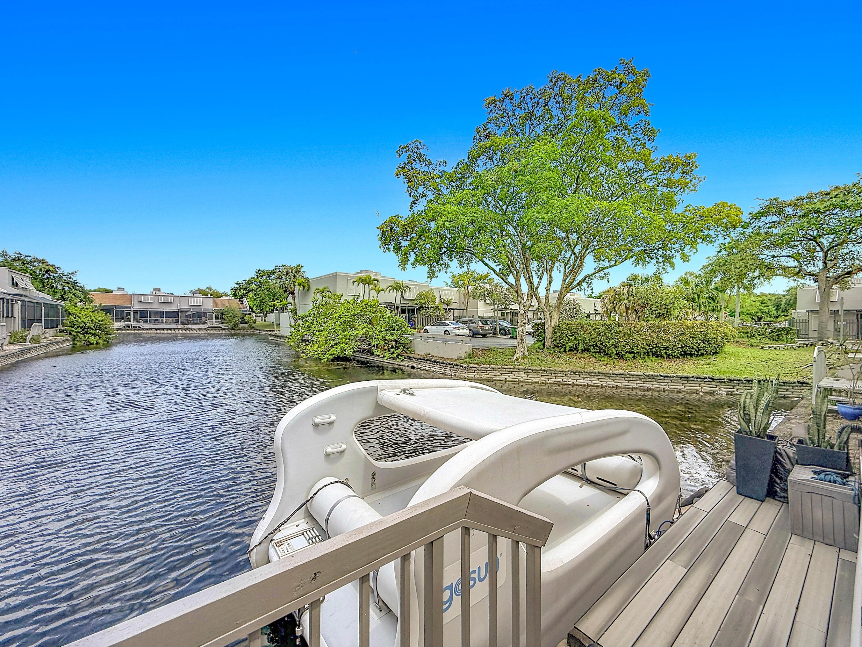 VILLAS LAKES - Residential Lease