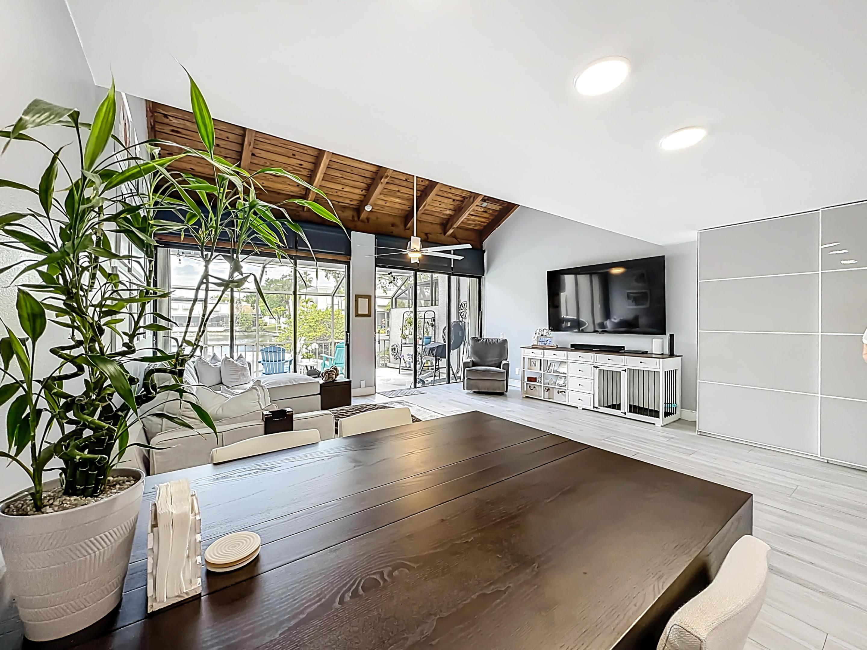 VILLAS LAKES - Residential Lease