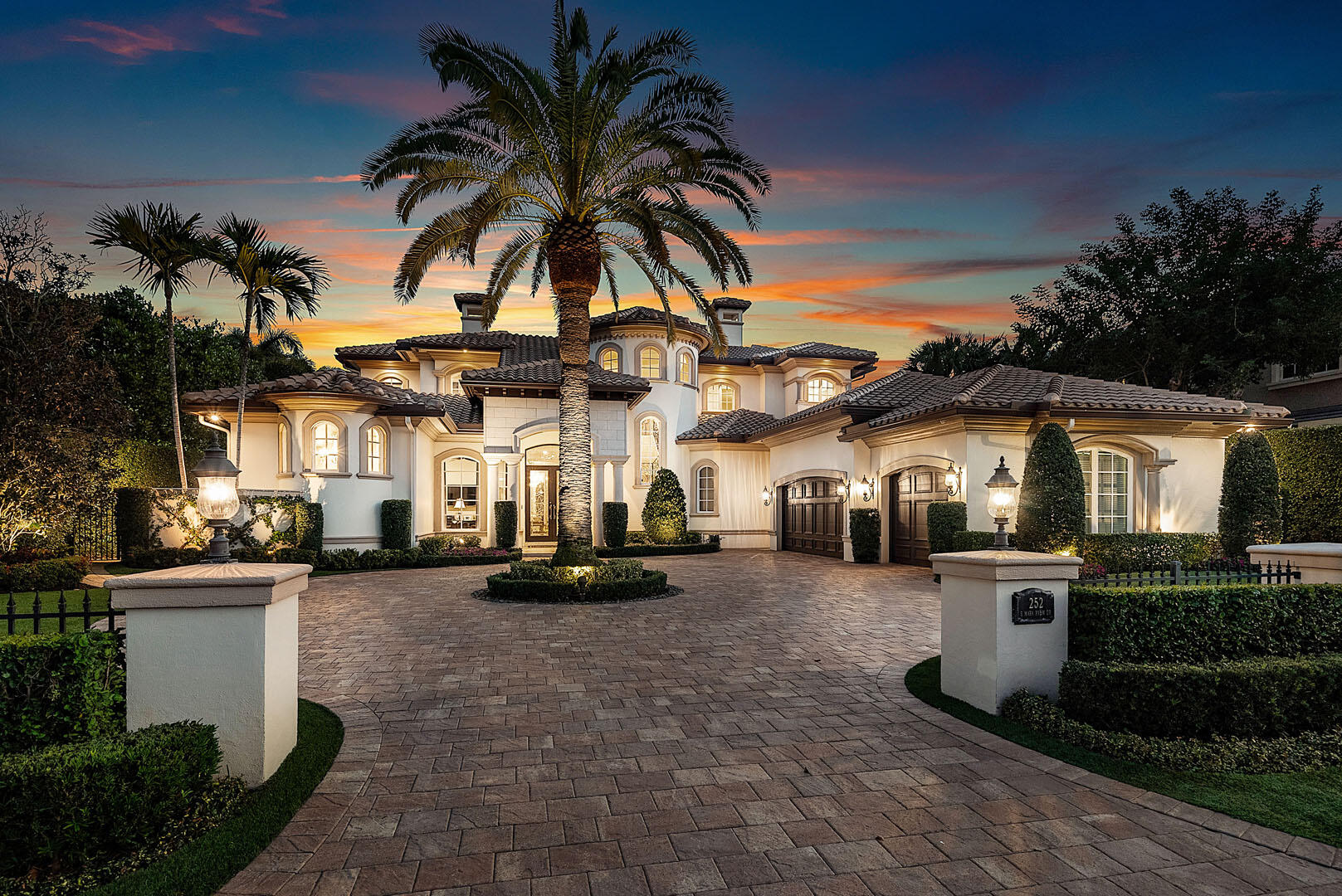 ROYAL PALM YACHT & COUNTRY CLUB - Residential