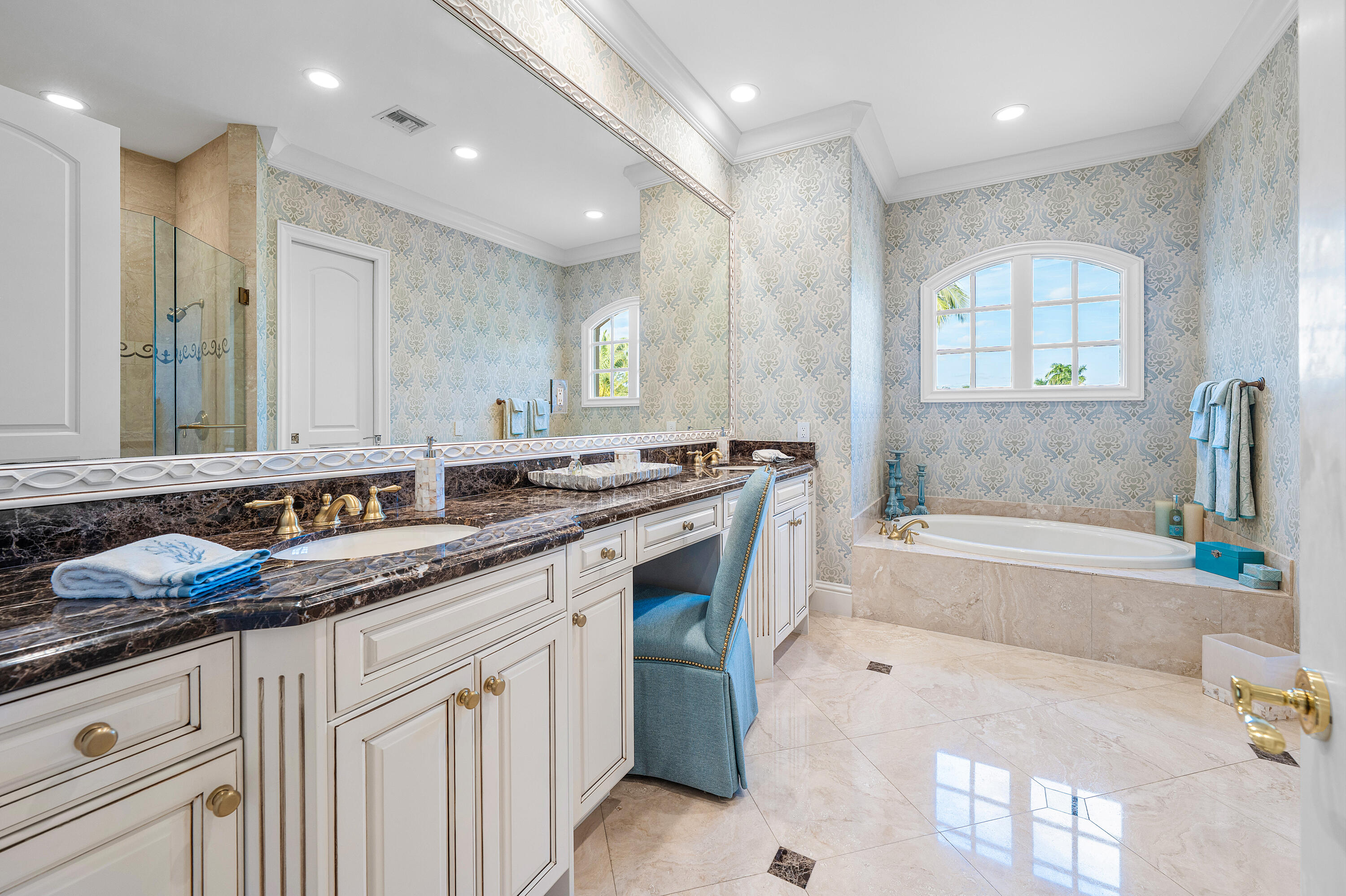 ROYAL PALM YACHT & COUNTRY CLUB - Residential