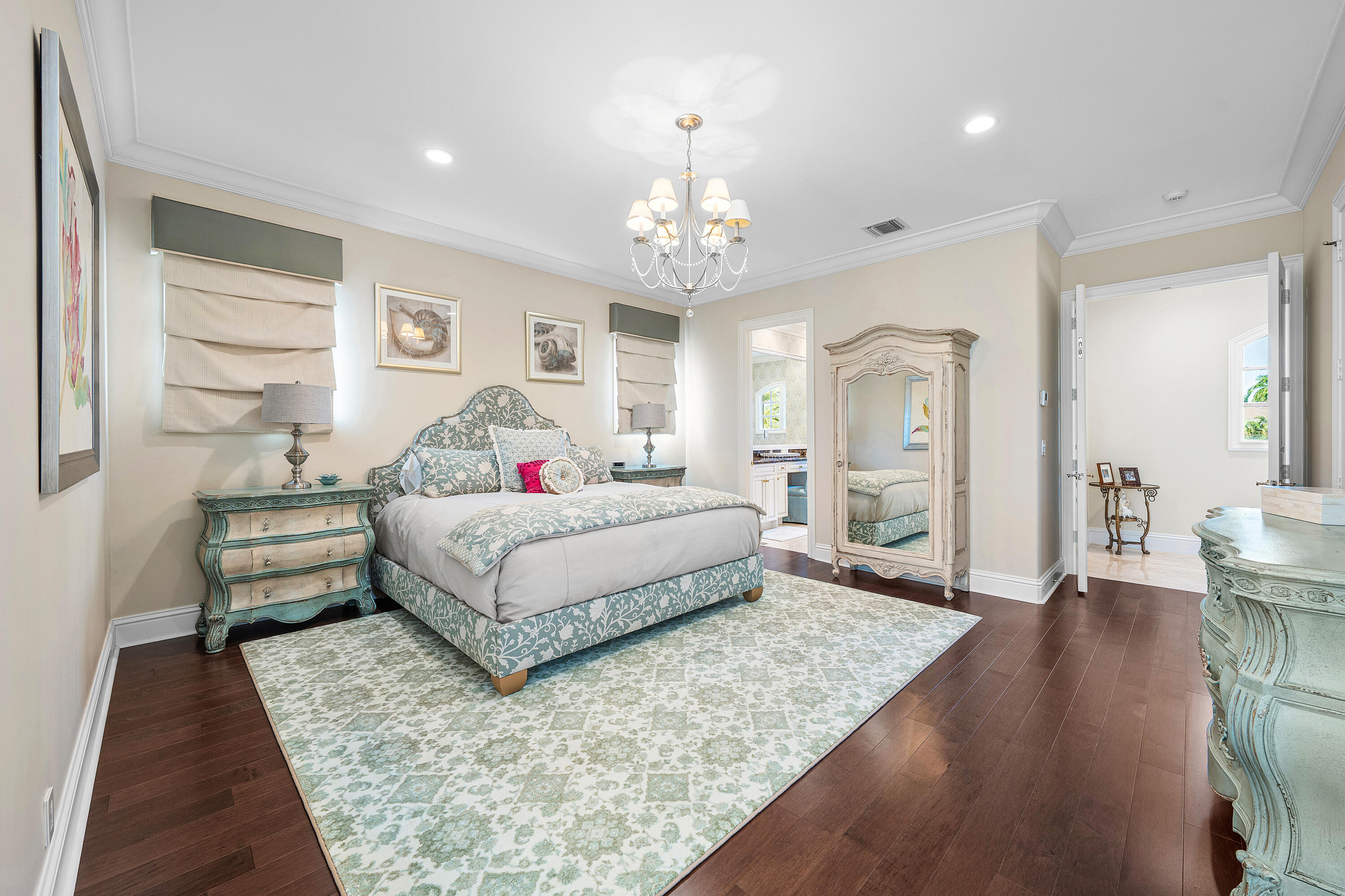 ROYAL PALM YACHT & COUNTRY CLUB - Residential