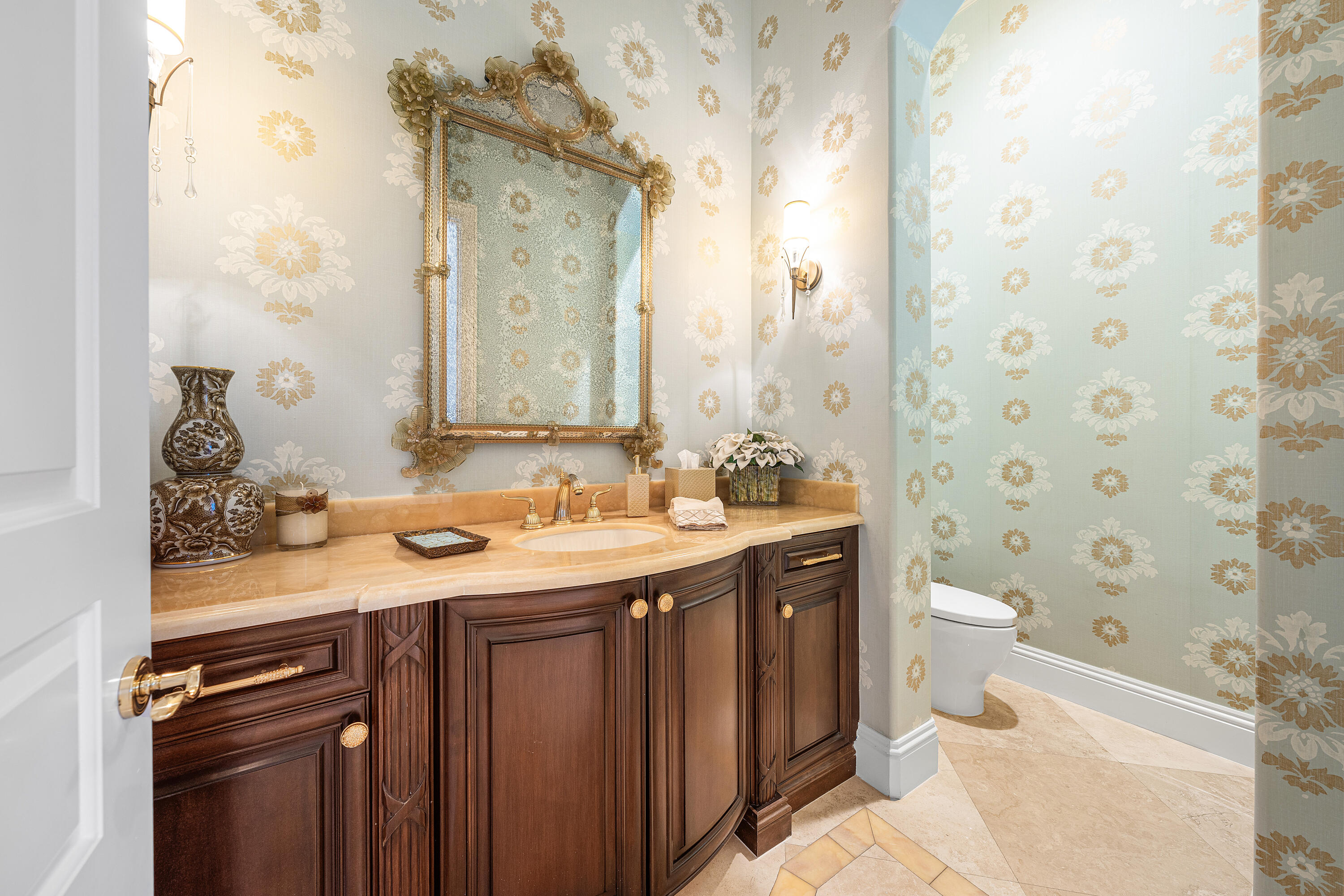 ROYAL PALM YACHT & COUNTRY CLUB - Residential