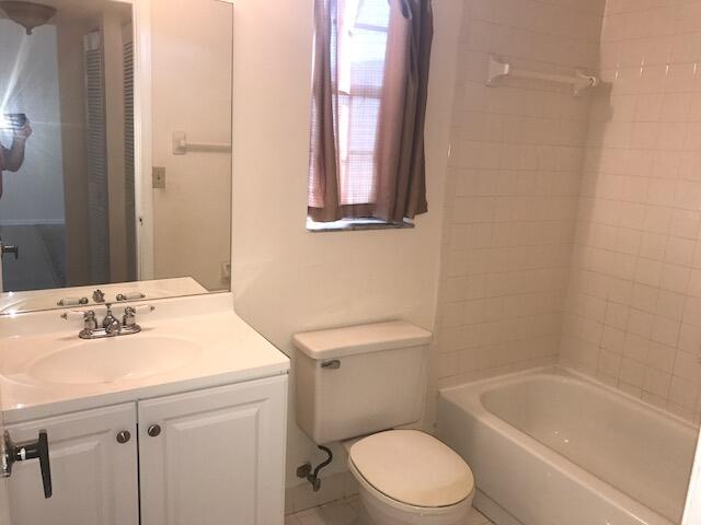 LAKE WINDWOOD CONDO - Residential Lease