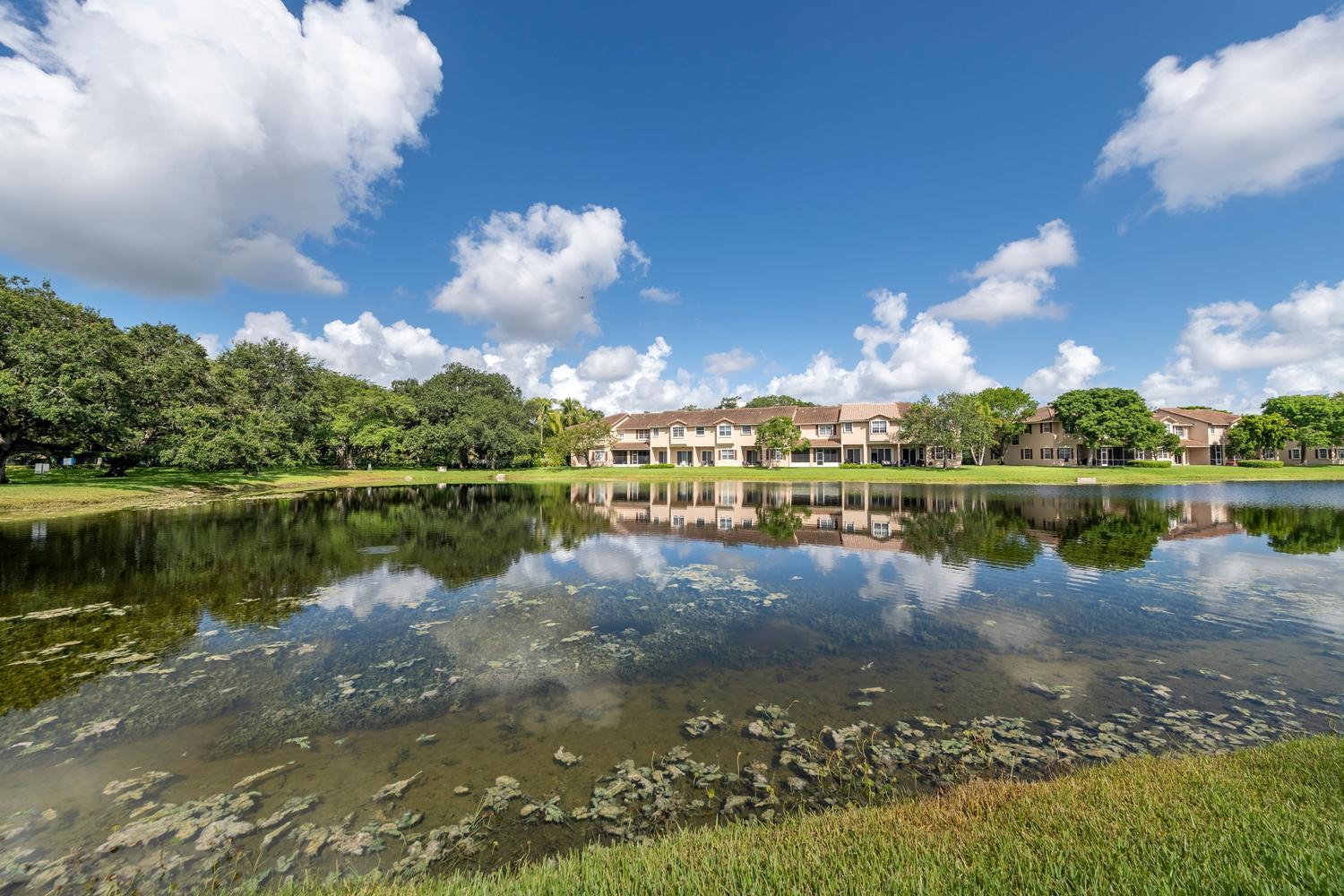 ROLLING HILLS GOLF & TENNIS CLUB - Residential