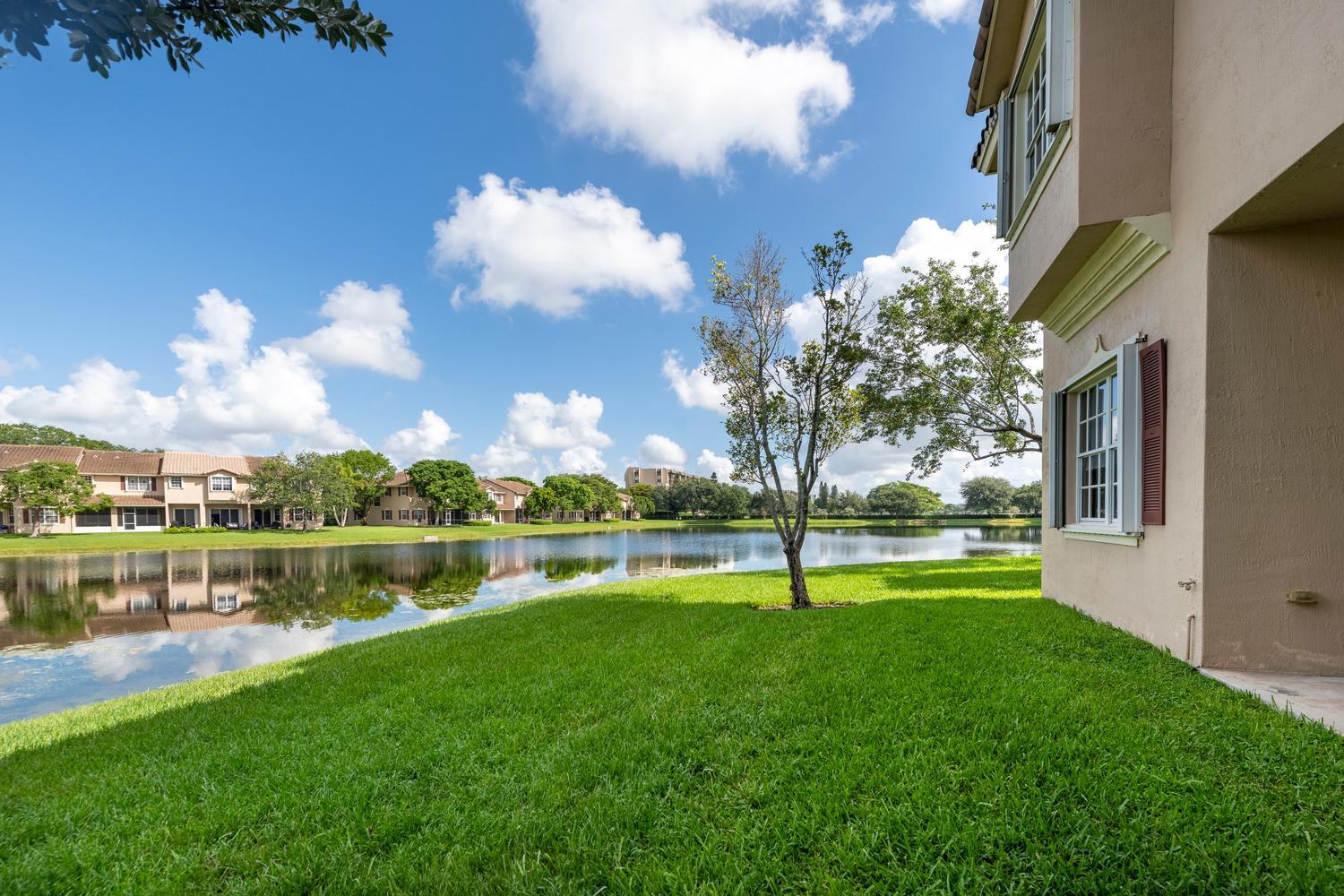ROLLING HILLS GOLF & TENNIS CLUB - Residential