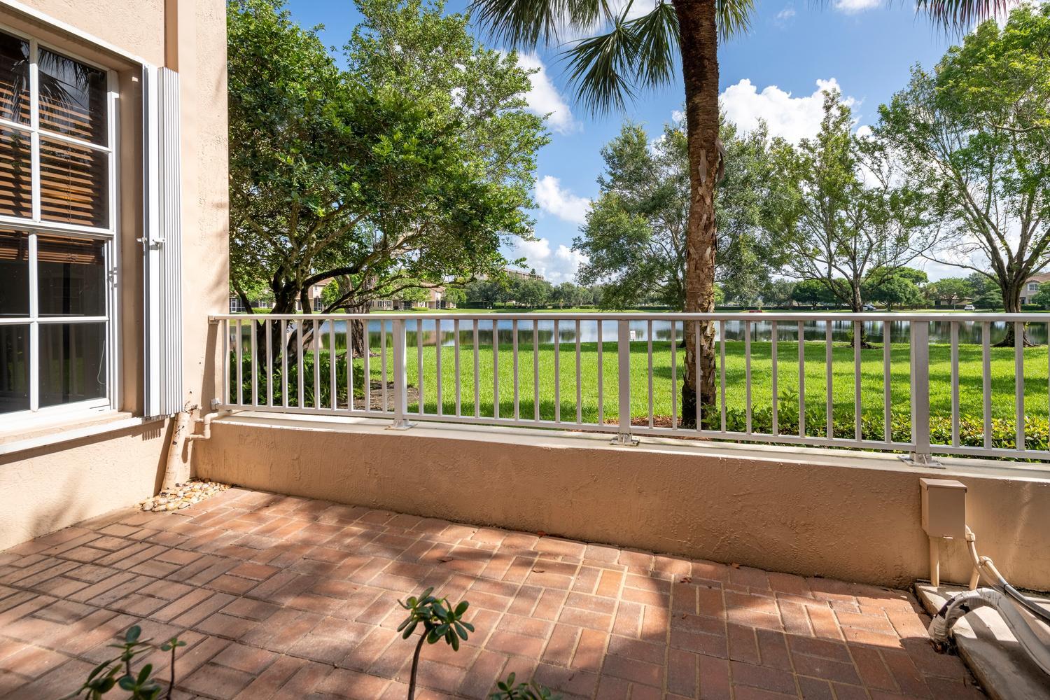 ROLLING HILLS GOLF & TENNIS CLUB - Residential