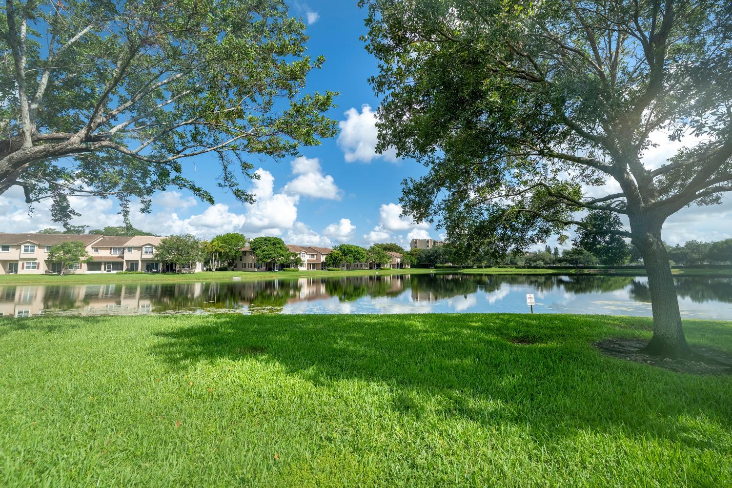 ROLLING HILLS GOLF & TENNIS CLUB - Residential