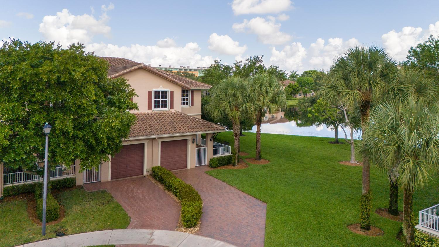 ROLLING HILLS GOLF & TENNIS CLUB - Residential
