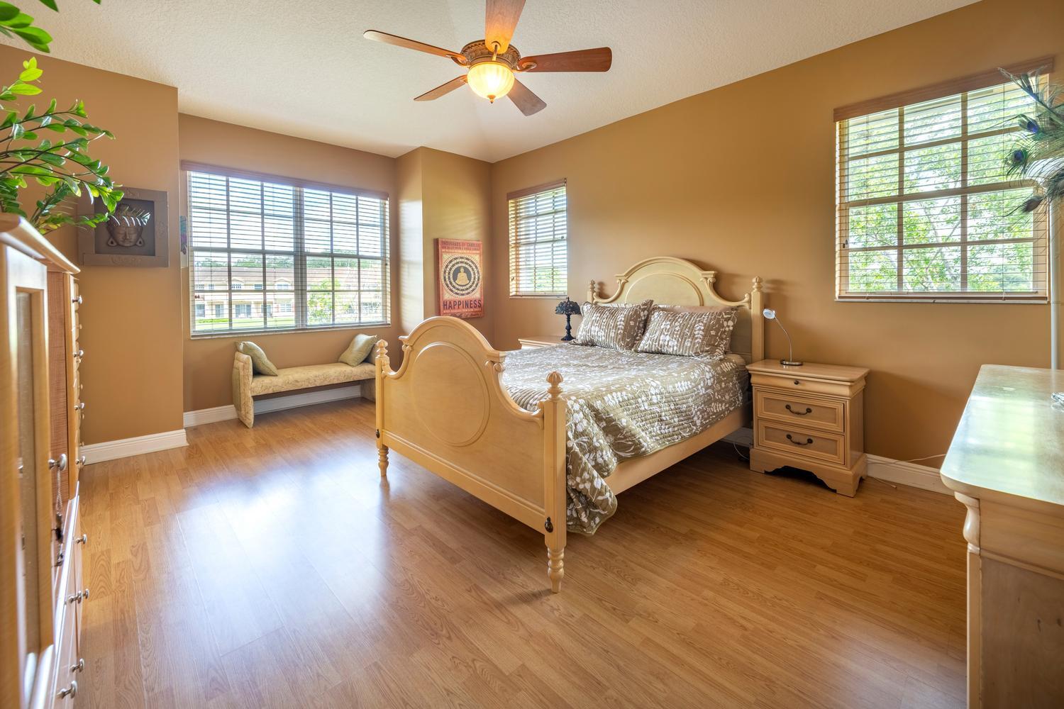 ROLLING HILLS GOLF & TENNIS CLUB - Residential