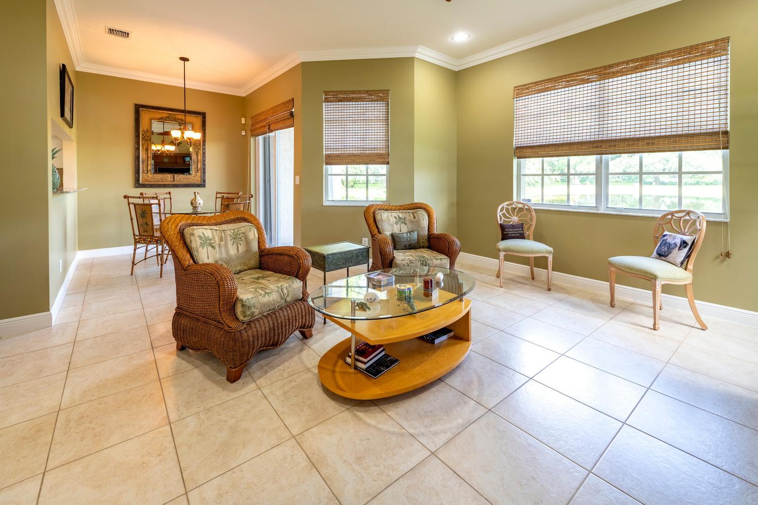 ROLLING HILLS GOLF & TENNIS CLUB - Residential