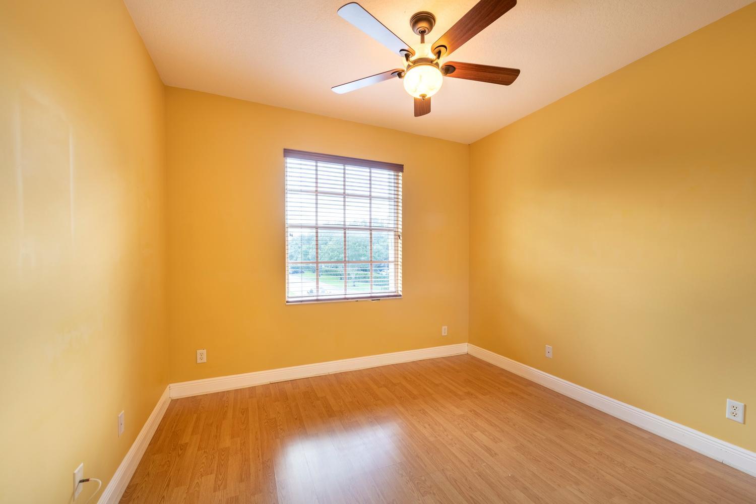 ROLLING HILLS GOLF & TENNIS CLUB - Residential