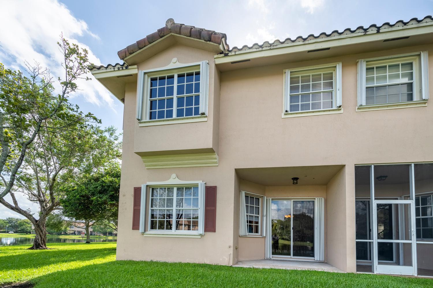 ROLLING HILLS GOLF & TENNIS CLUB - Residential