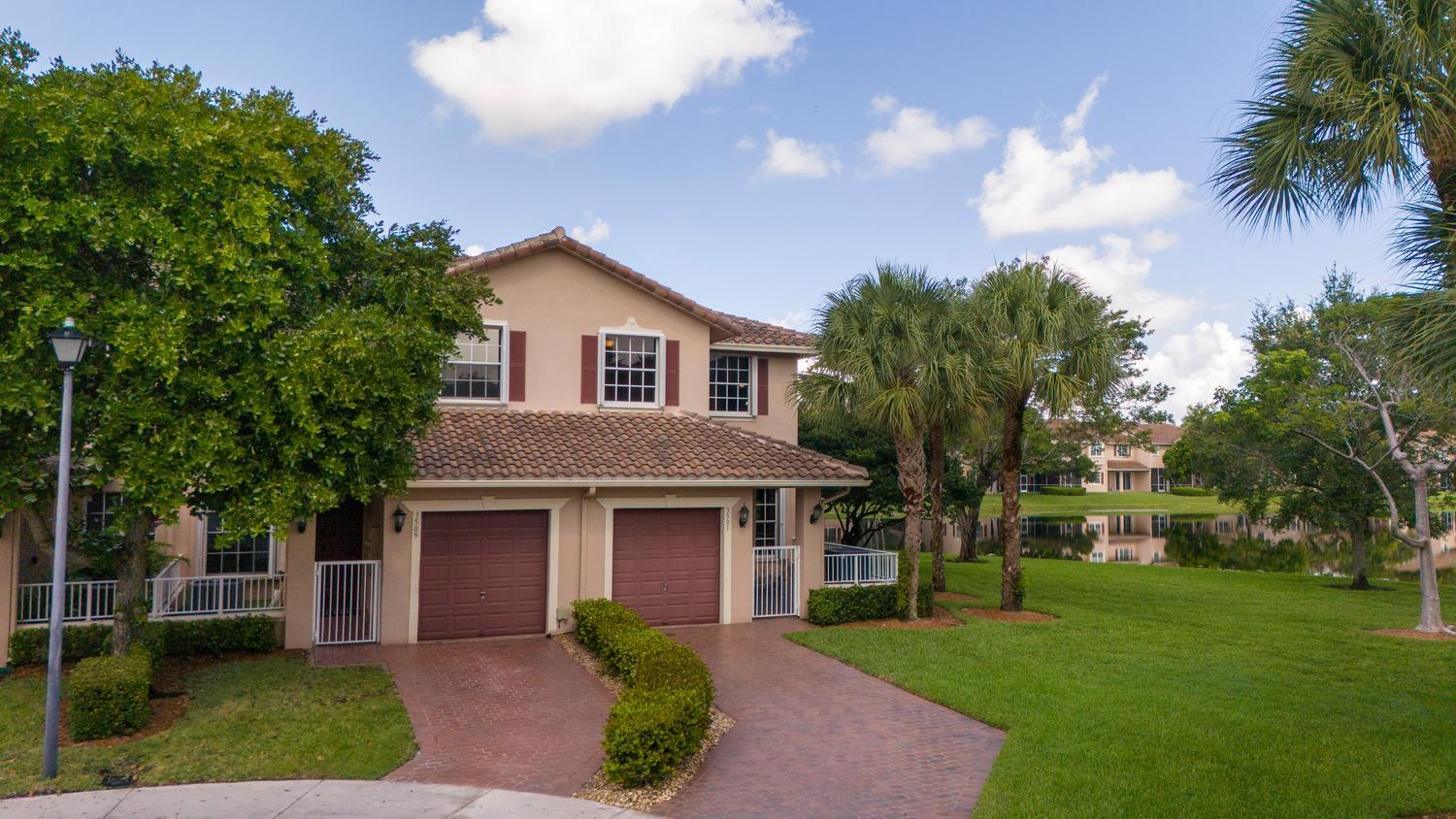 ROLLING HILLS GOLF & TENNIS CLUB - Residential