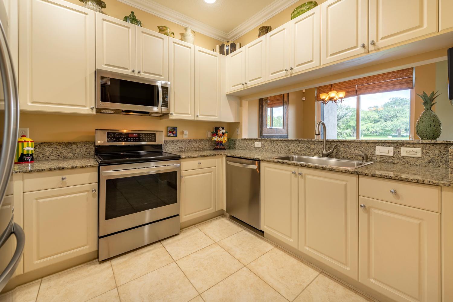 ROLLING HILLS GOLF & TENNIS CLUB - Residential
